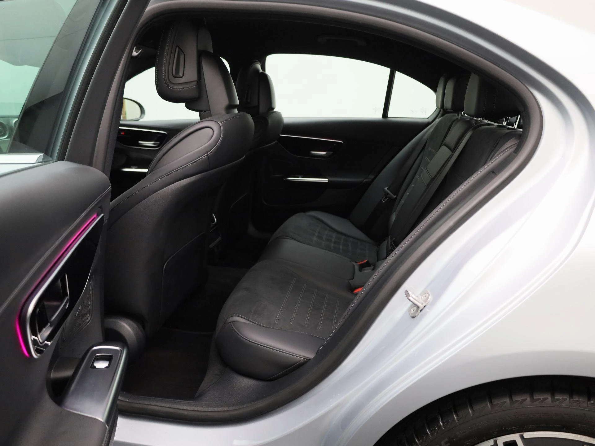 Mercedes-Benz-C-Klasse-image-9