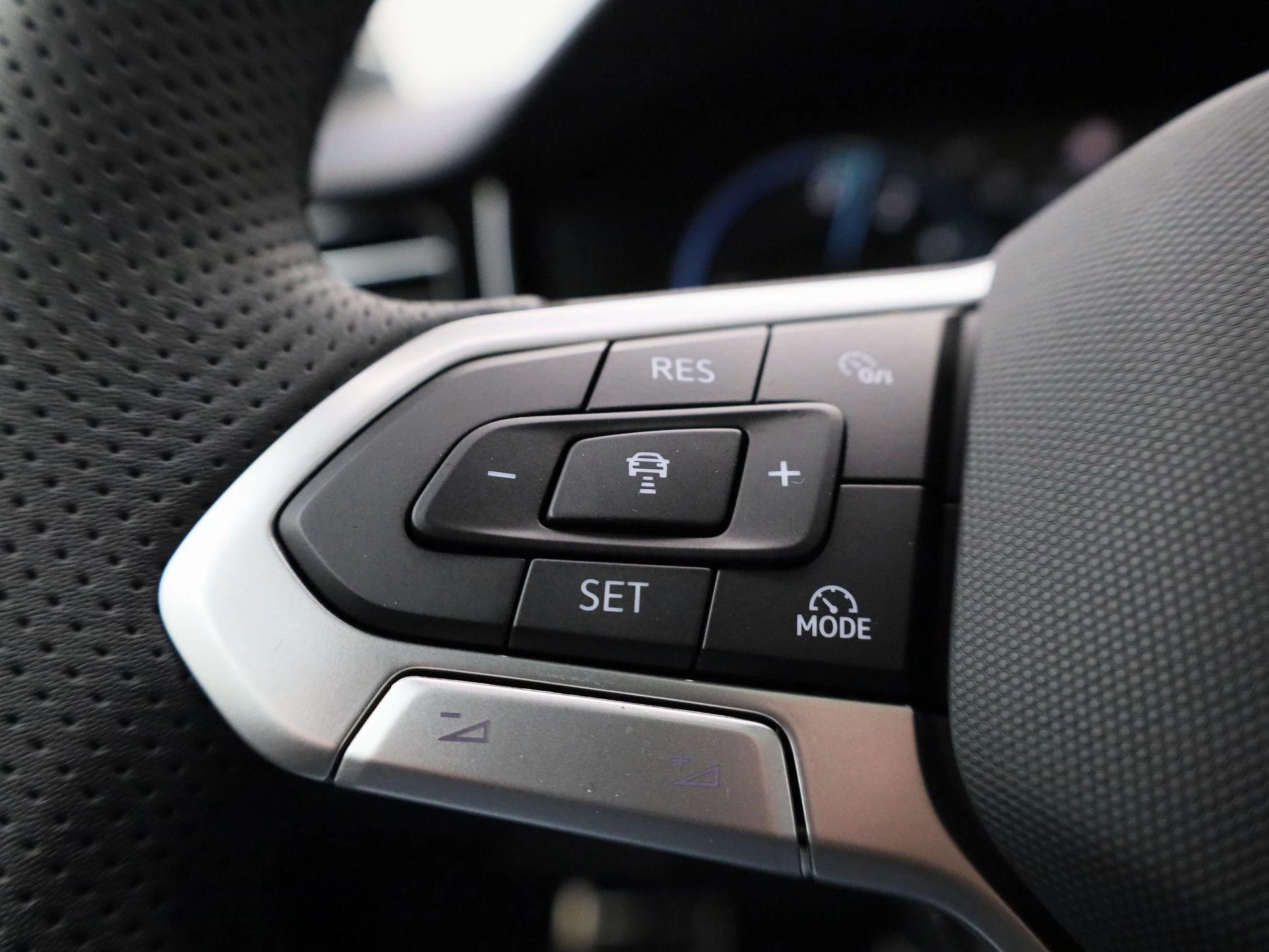 Volkswagen-Touareg-image-28