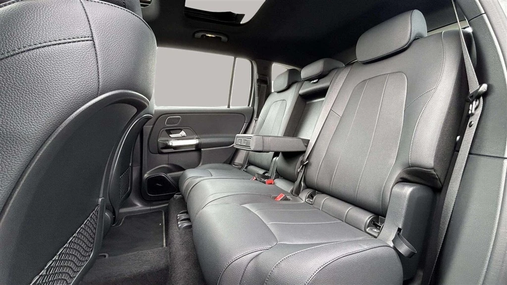 Mercedes-Benz-EQB-image-21