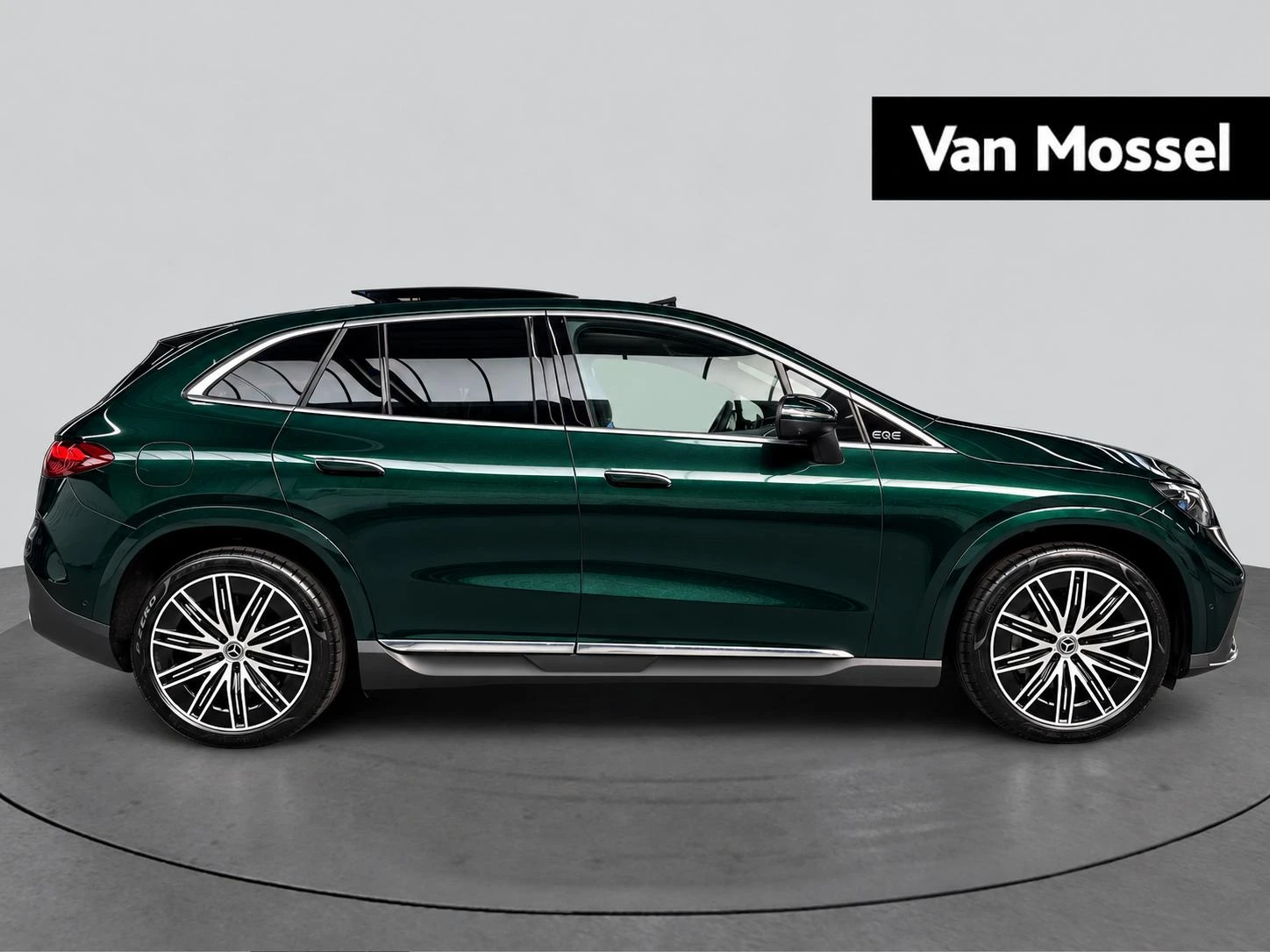 Mercedes-Benz-EQE-image-2