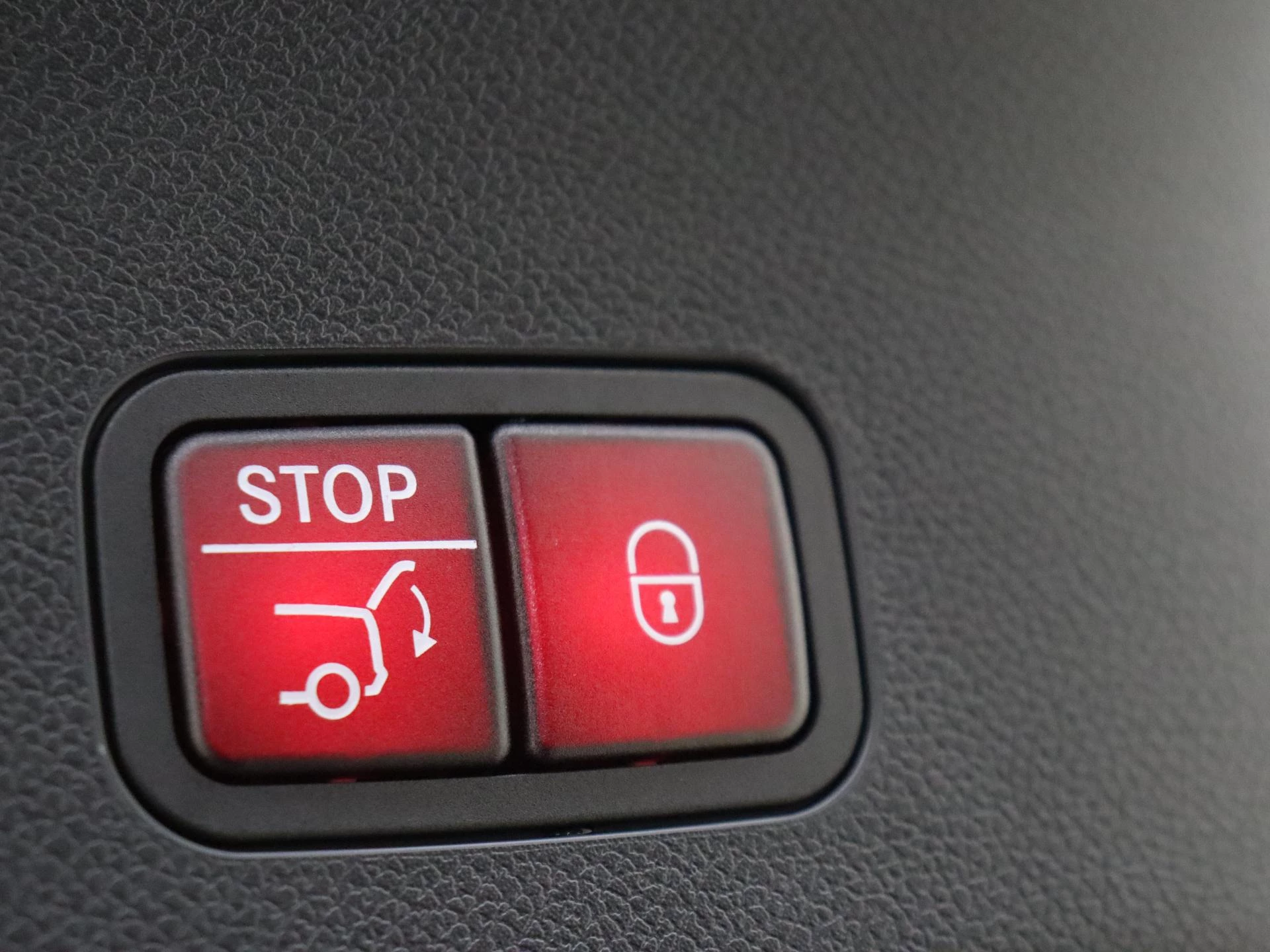 Mercedes-Benz-CLA-image-28