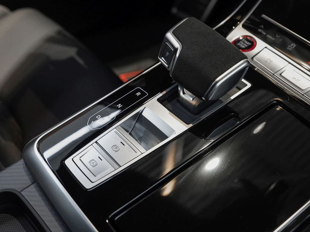 Audi RSQ8 performance 4.0 TFSI quattro