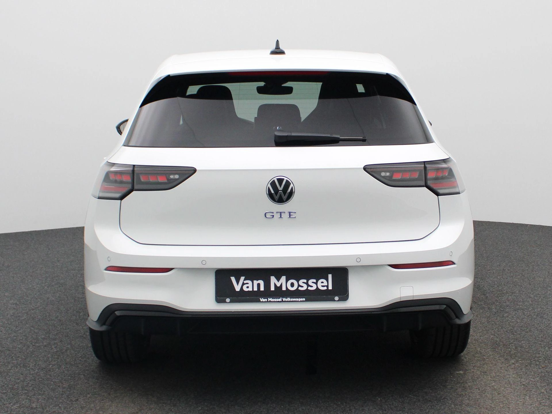 Volkswagen-Golf-image-4