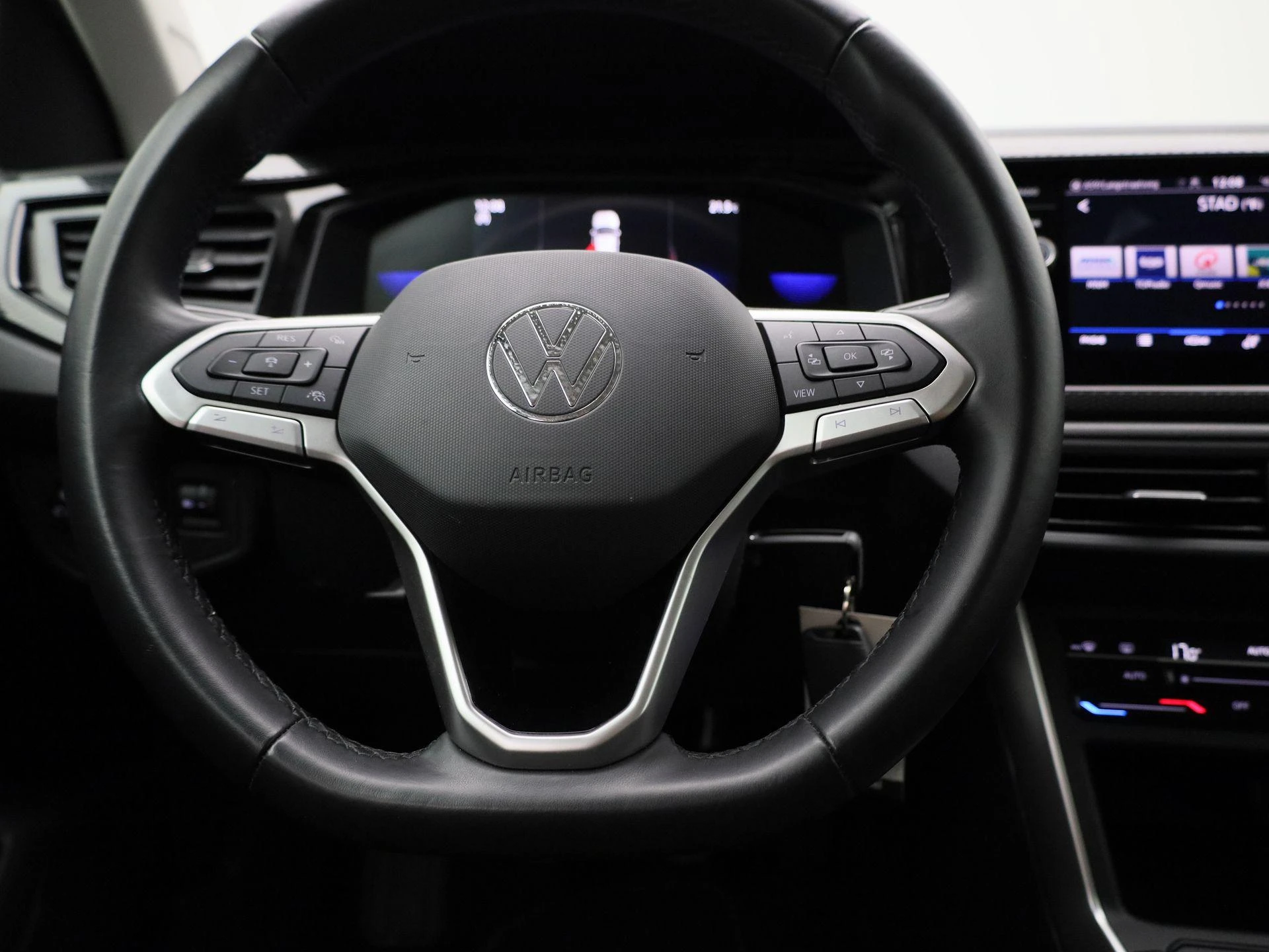 Volkswagen-Polo-image-6
