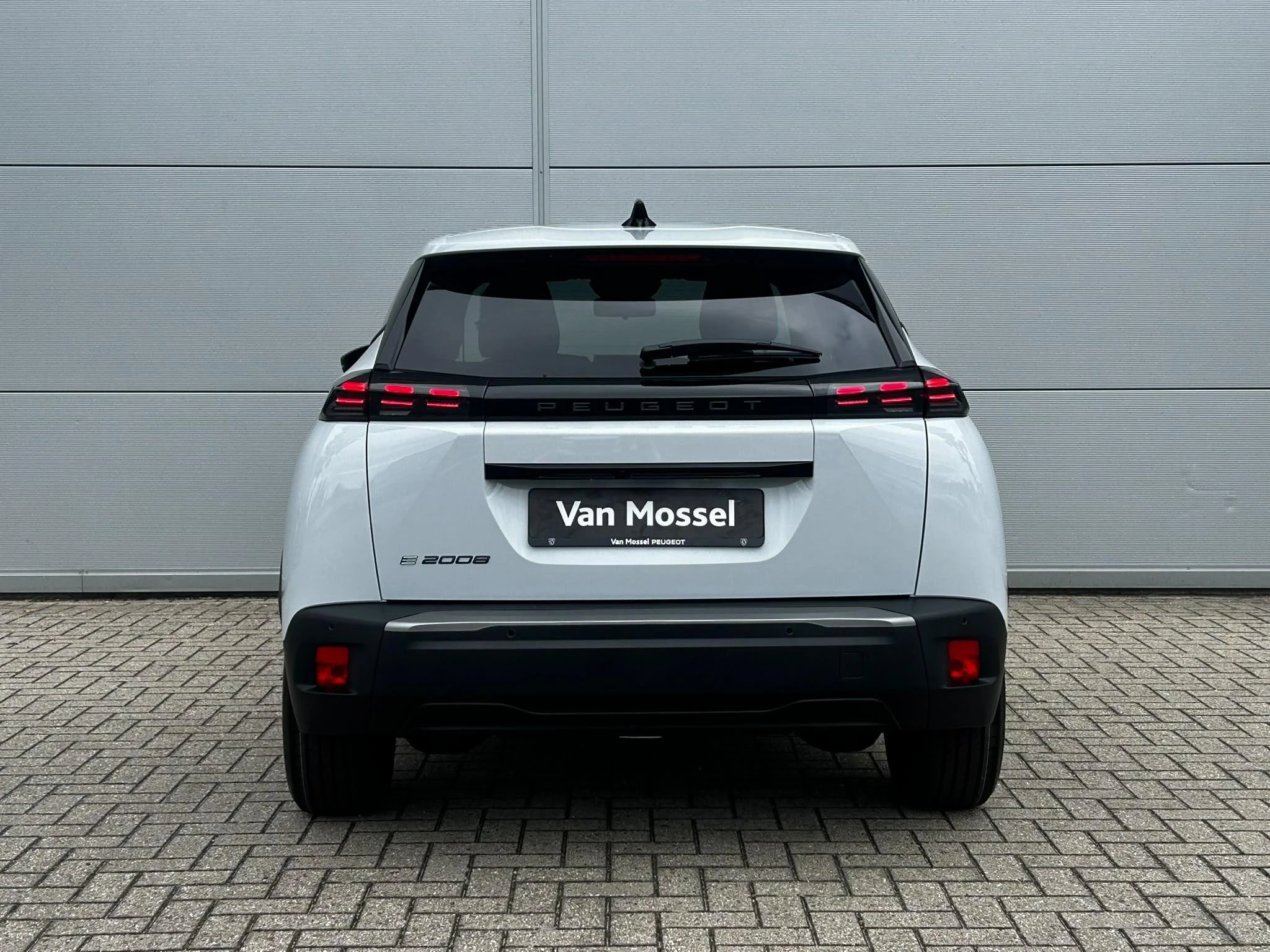 Peugeot-e-2008-image-4