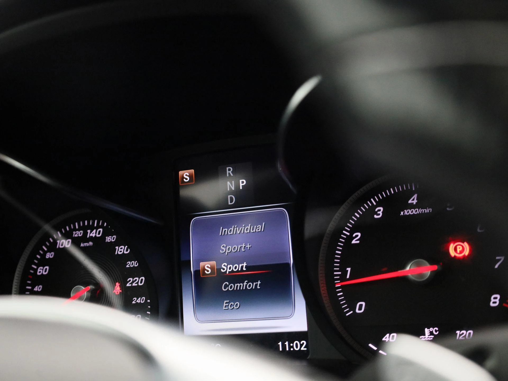 Mercedes-Benz-GLC-image-23