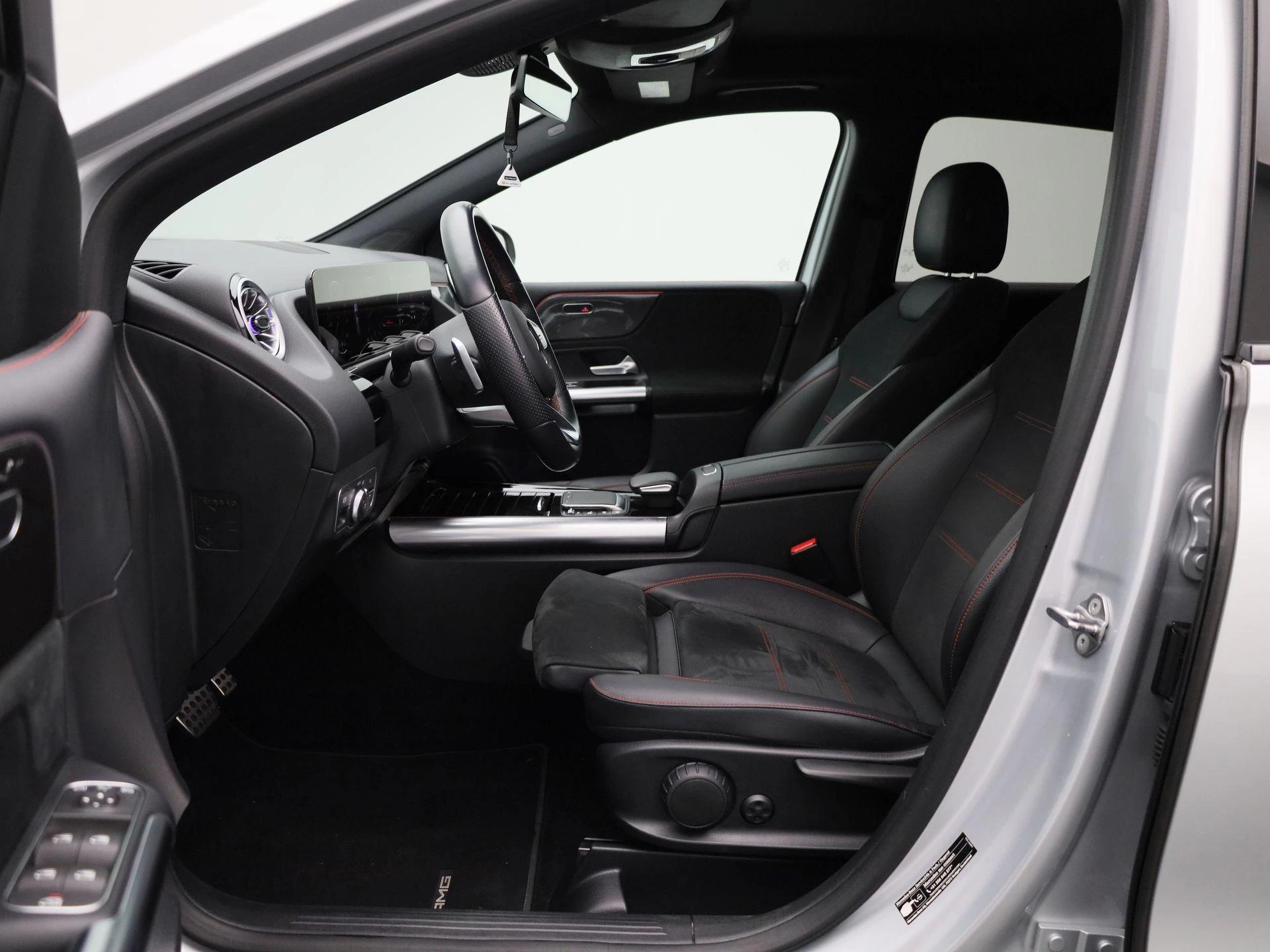 Mercedes-Benz-B-Klasse-image-8