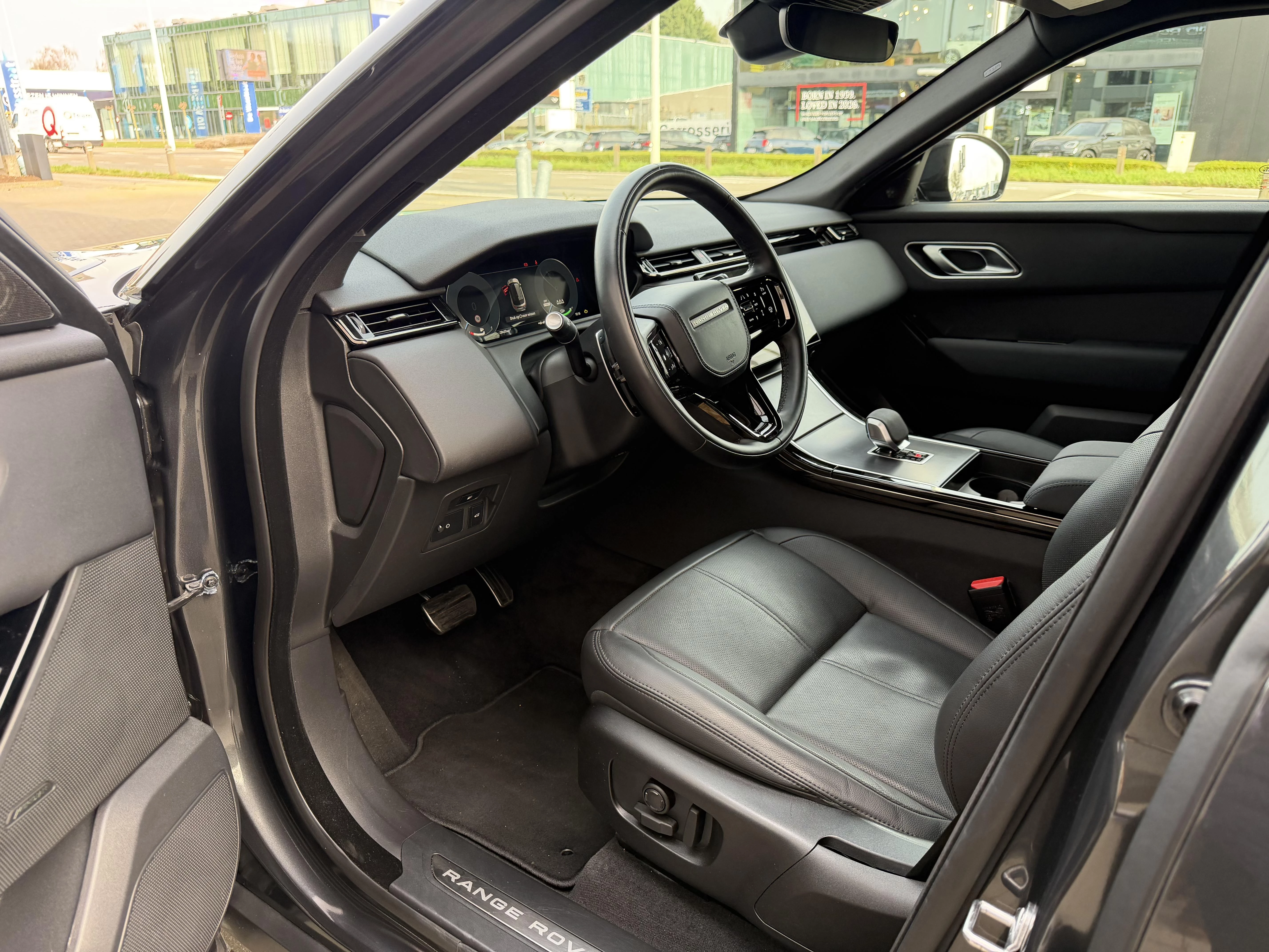 Land Rover Range Rover Velar P400e Dynamic SE AWD