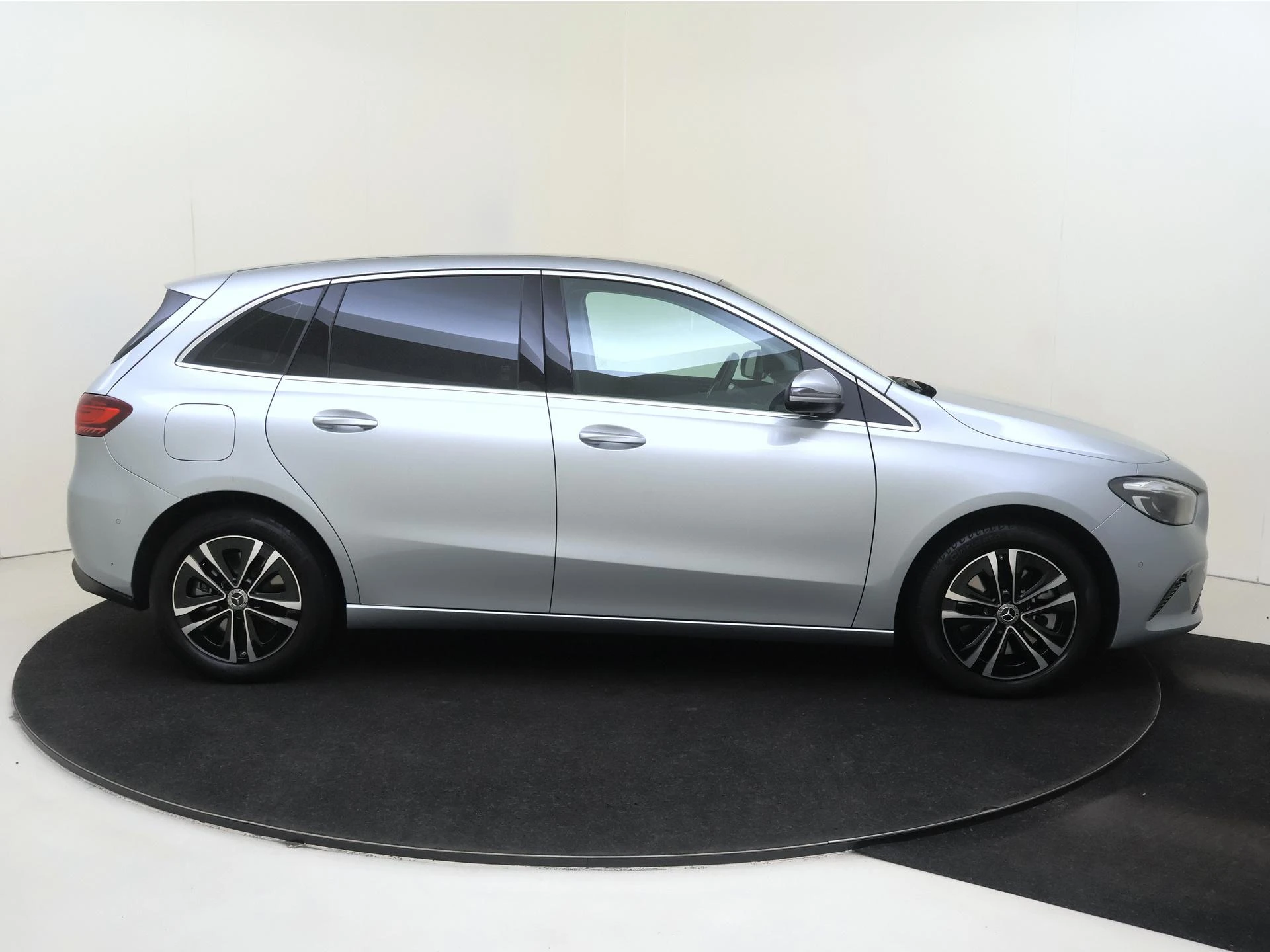 Mercedes-Benz-B-Klasse-image-8