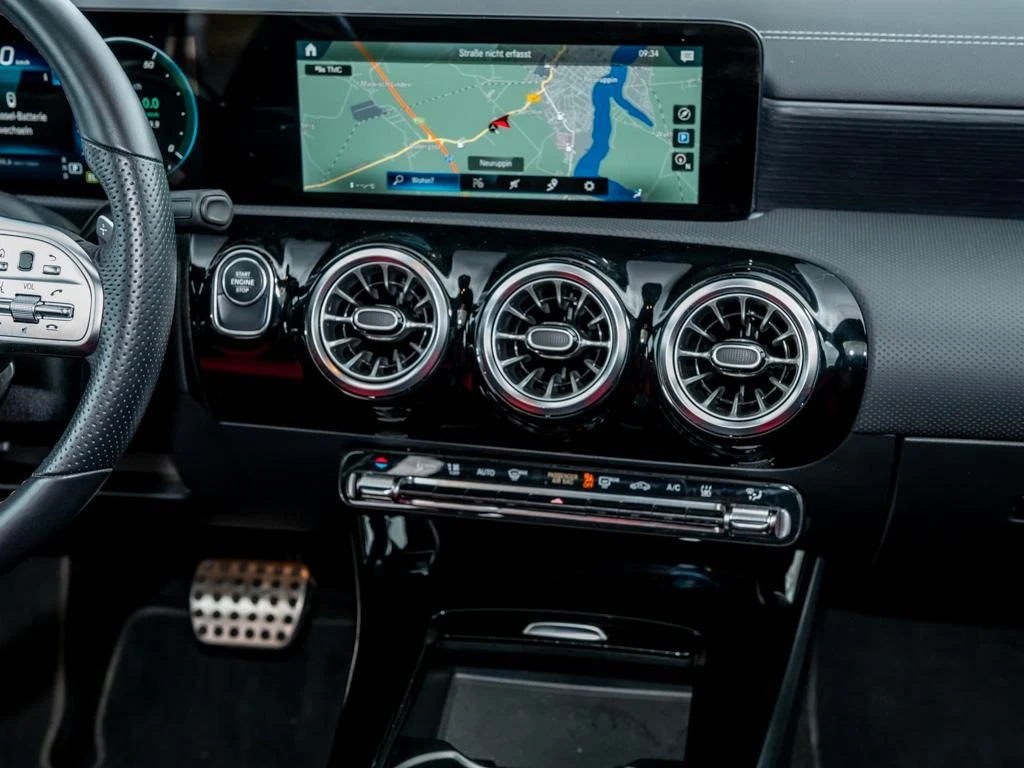 Mercedes-Benz-CLA 250 e-image-10