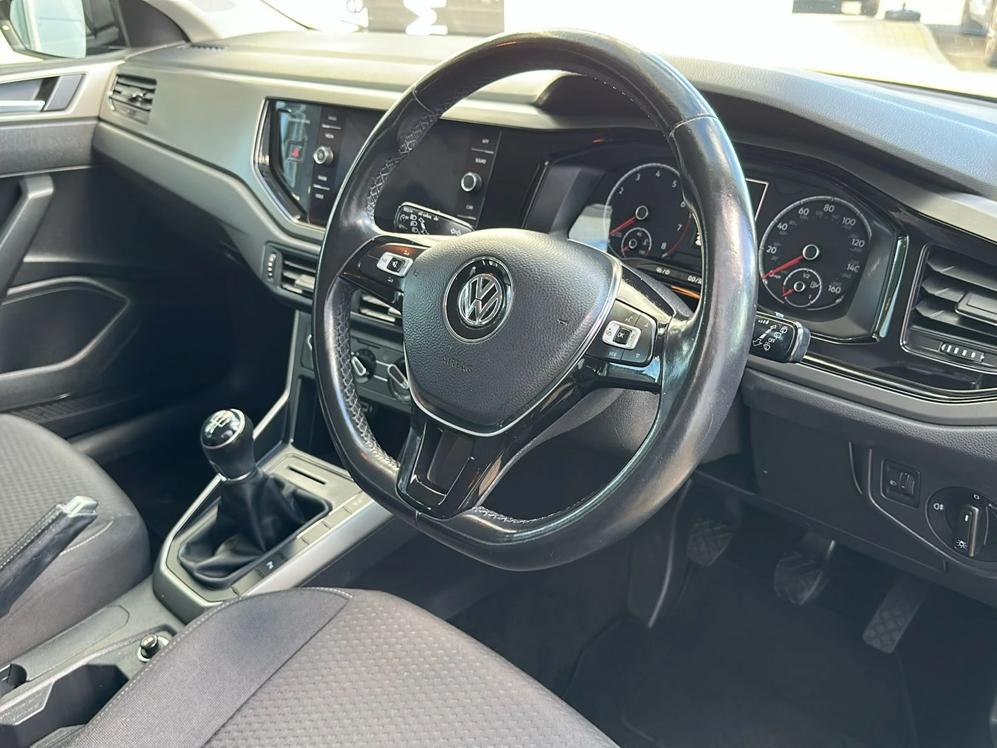 Volkswagen-Polo-image-19