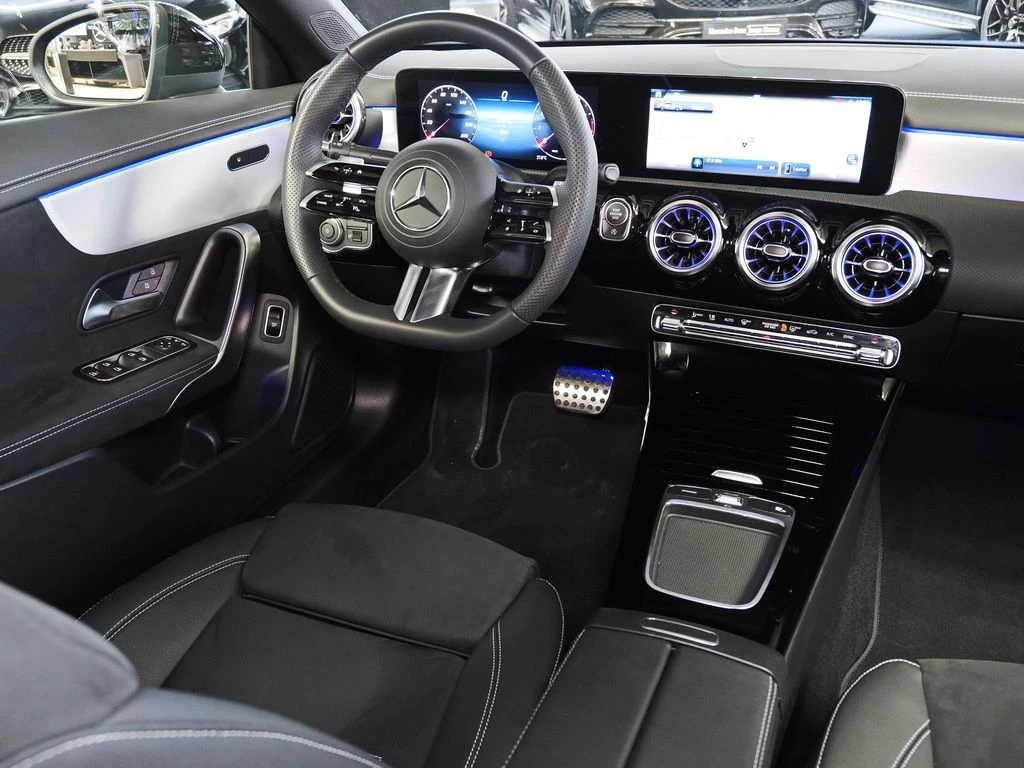 Mercedes-Benz-CLA 200-image-10