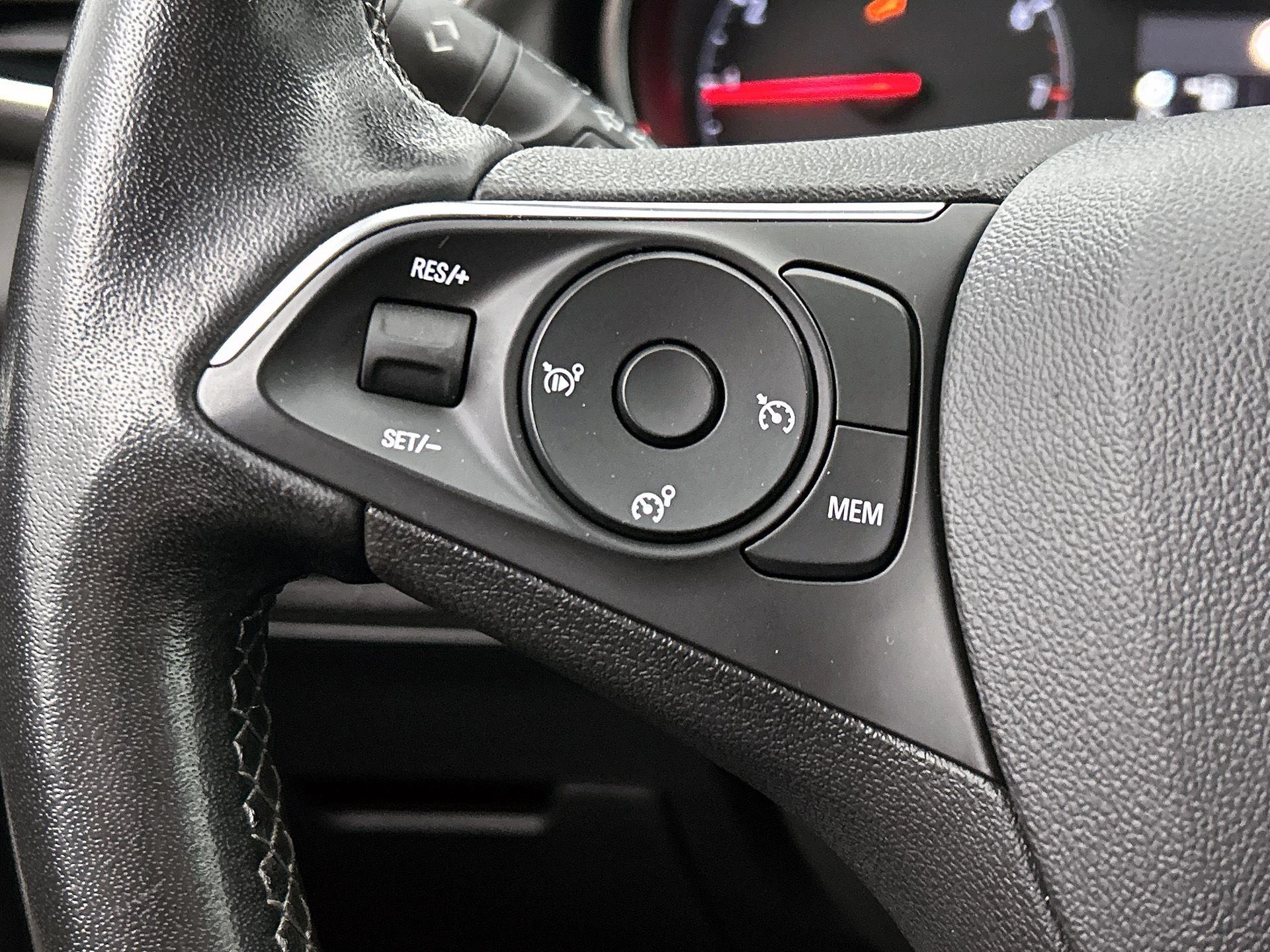 Opel-Grandland X-image-5