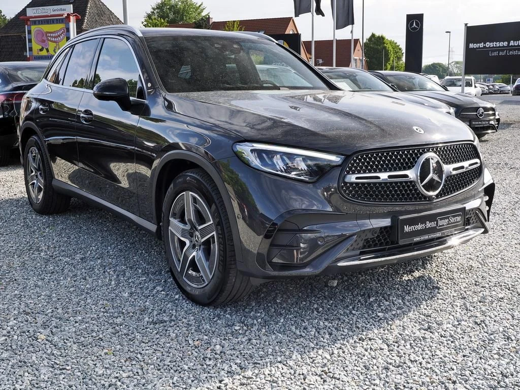 Mercedes-Benz-GLC 300 d-image-4