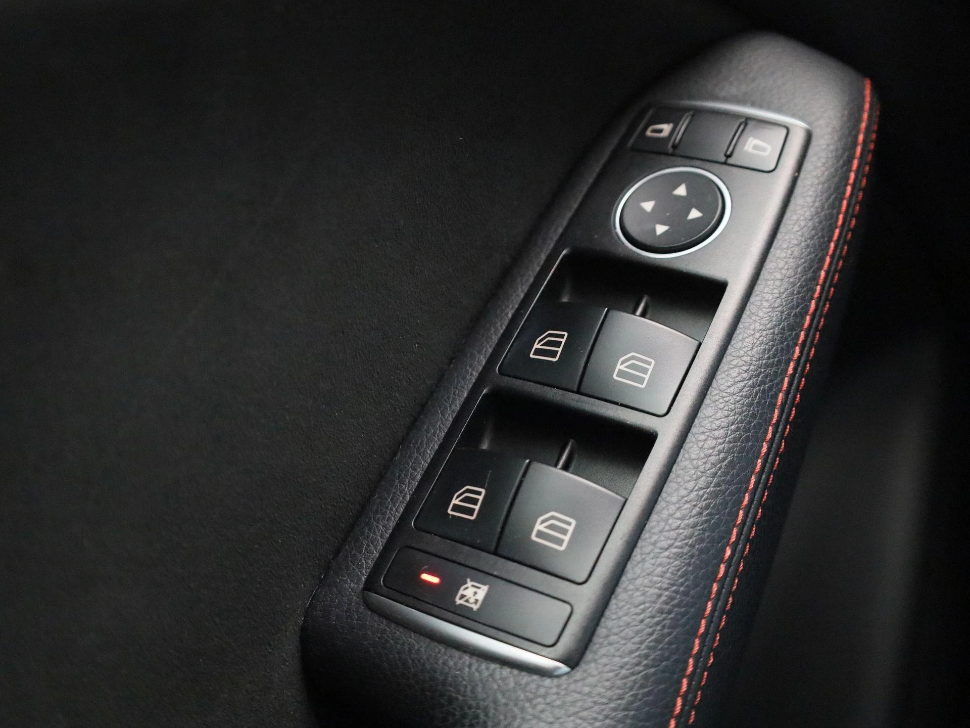 Mercedes-Benz-B-Klasse-image-32