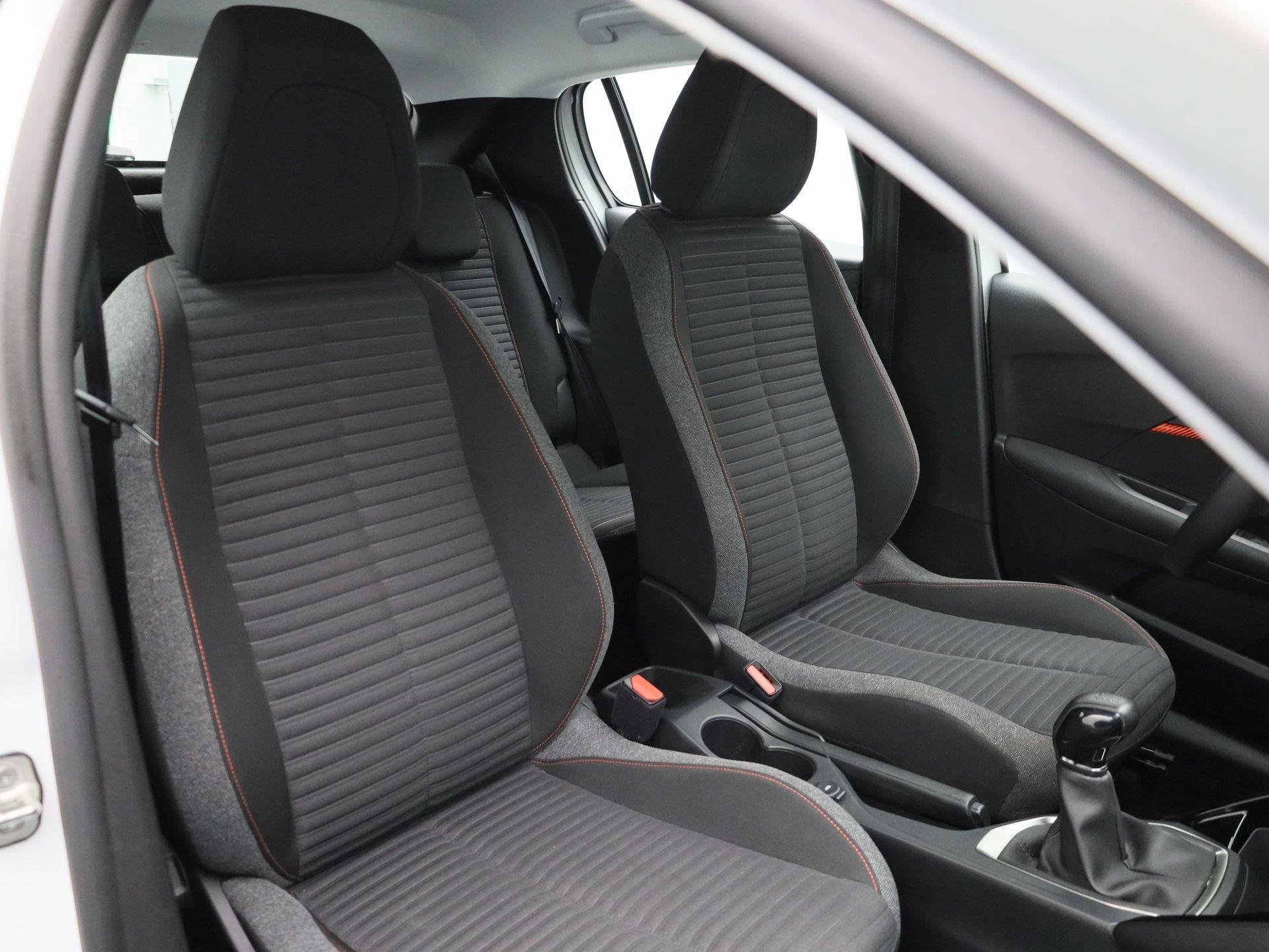 Peugeot-208-image-31