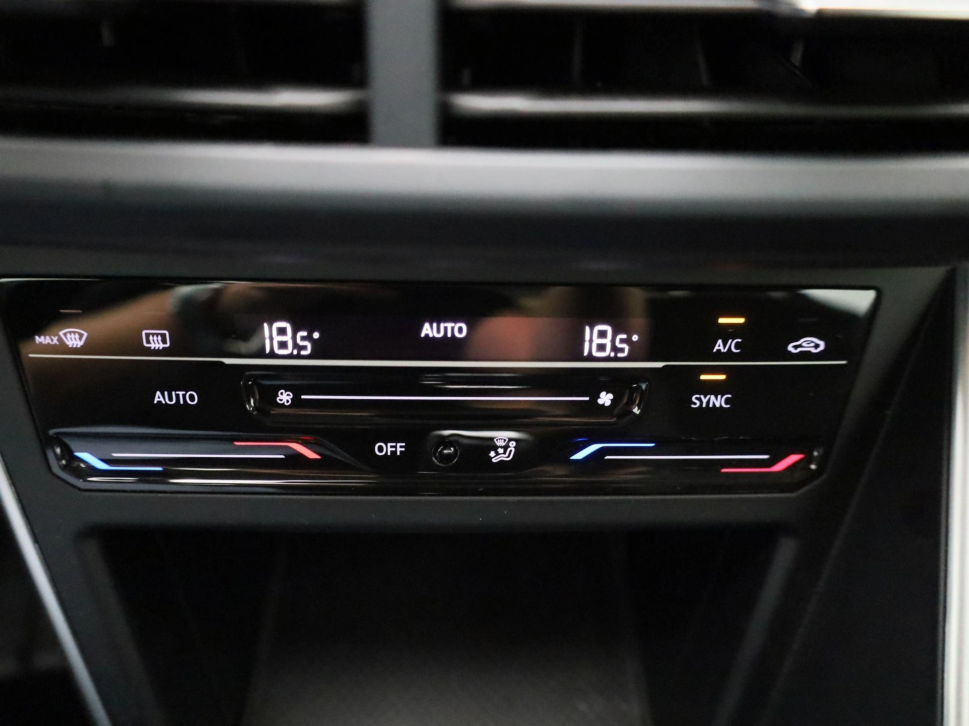 Volkswagen-Polo-image-18