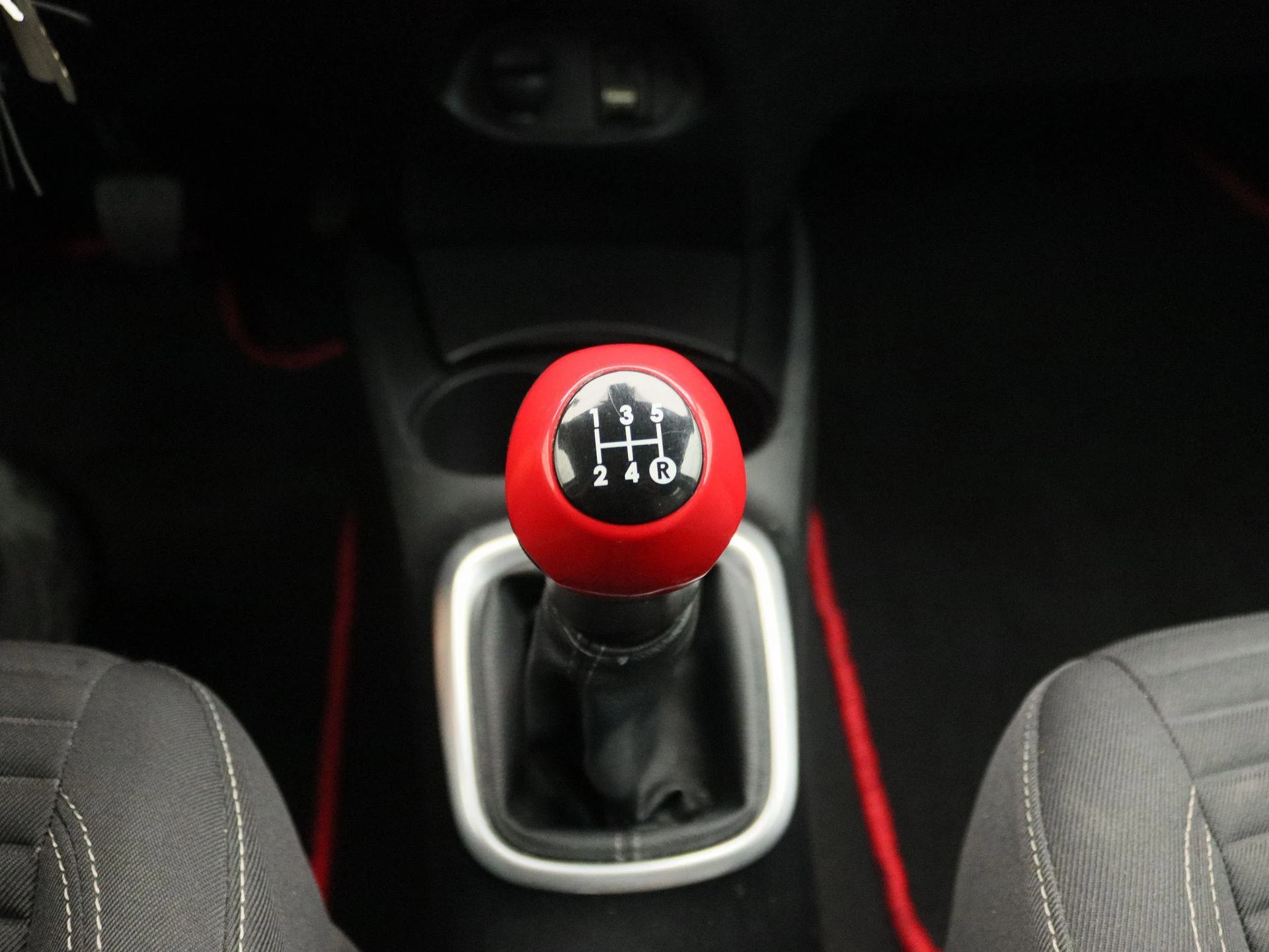 Toyota-Yaris-image-10