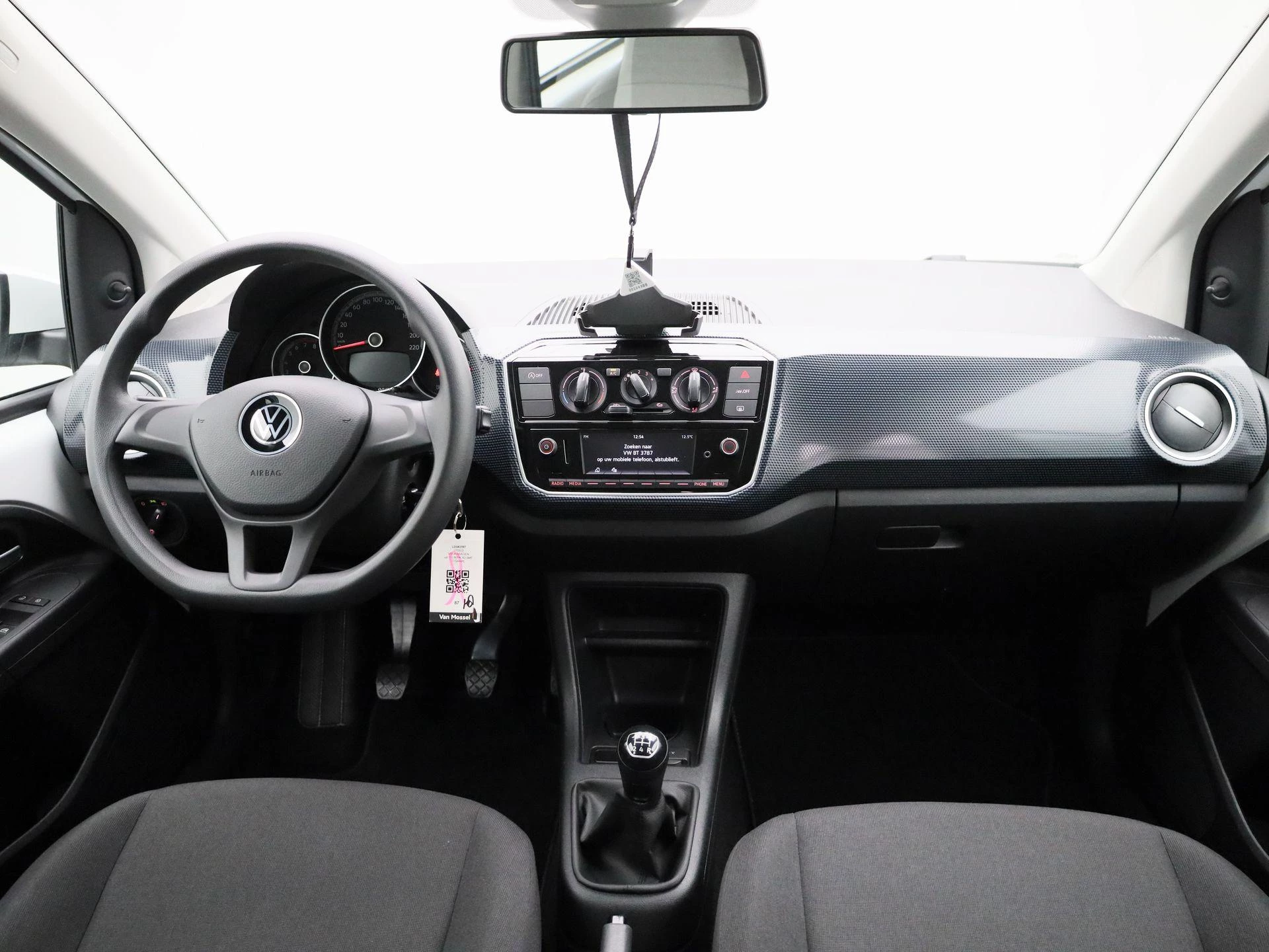 Volkswagen-up!-image-27