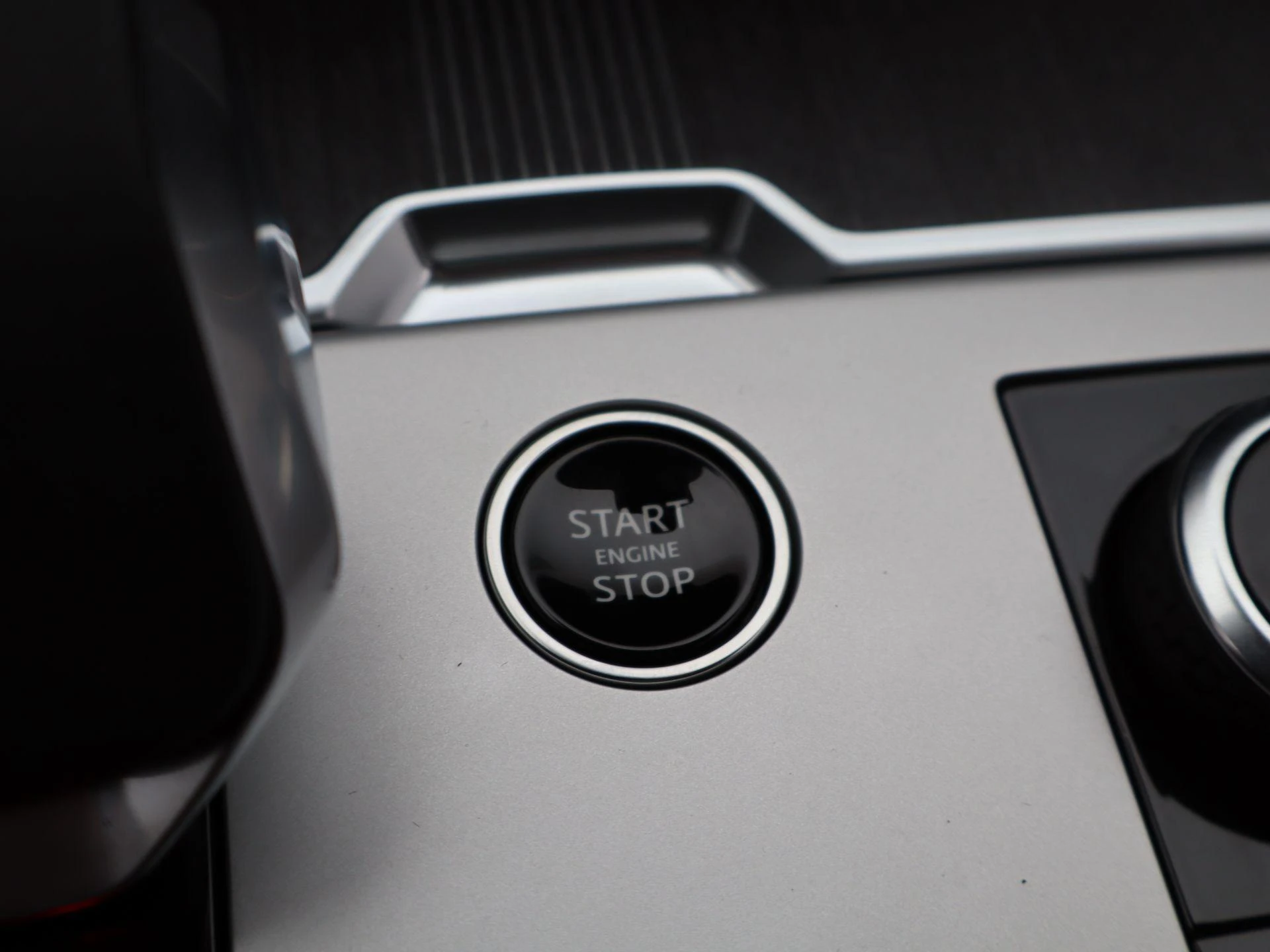 Land Rover-Range Rover-image-16