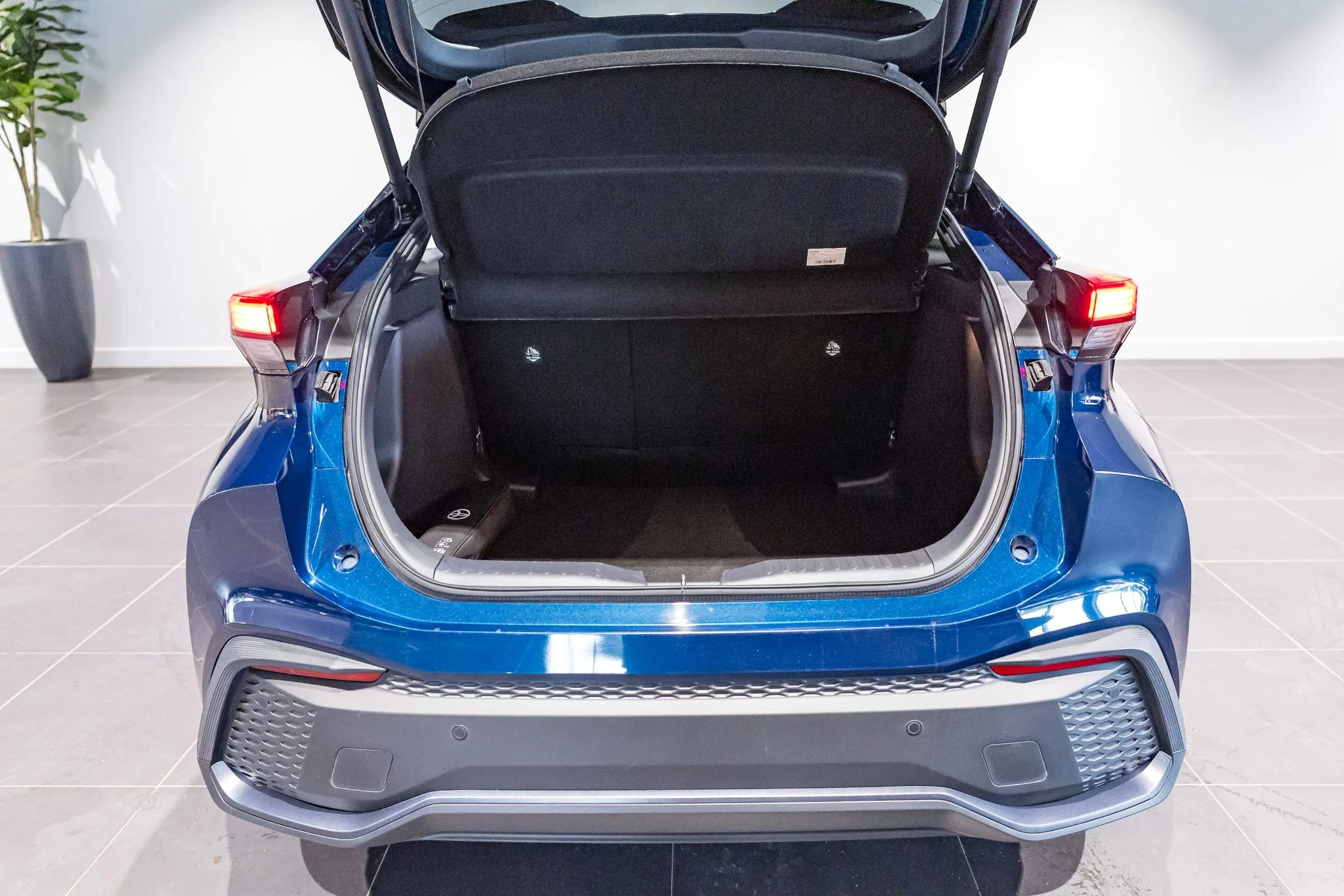 Toyota-C-HR-image-12