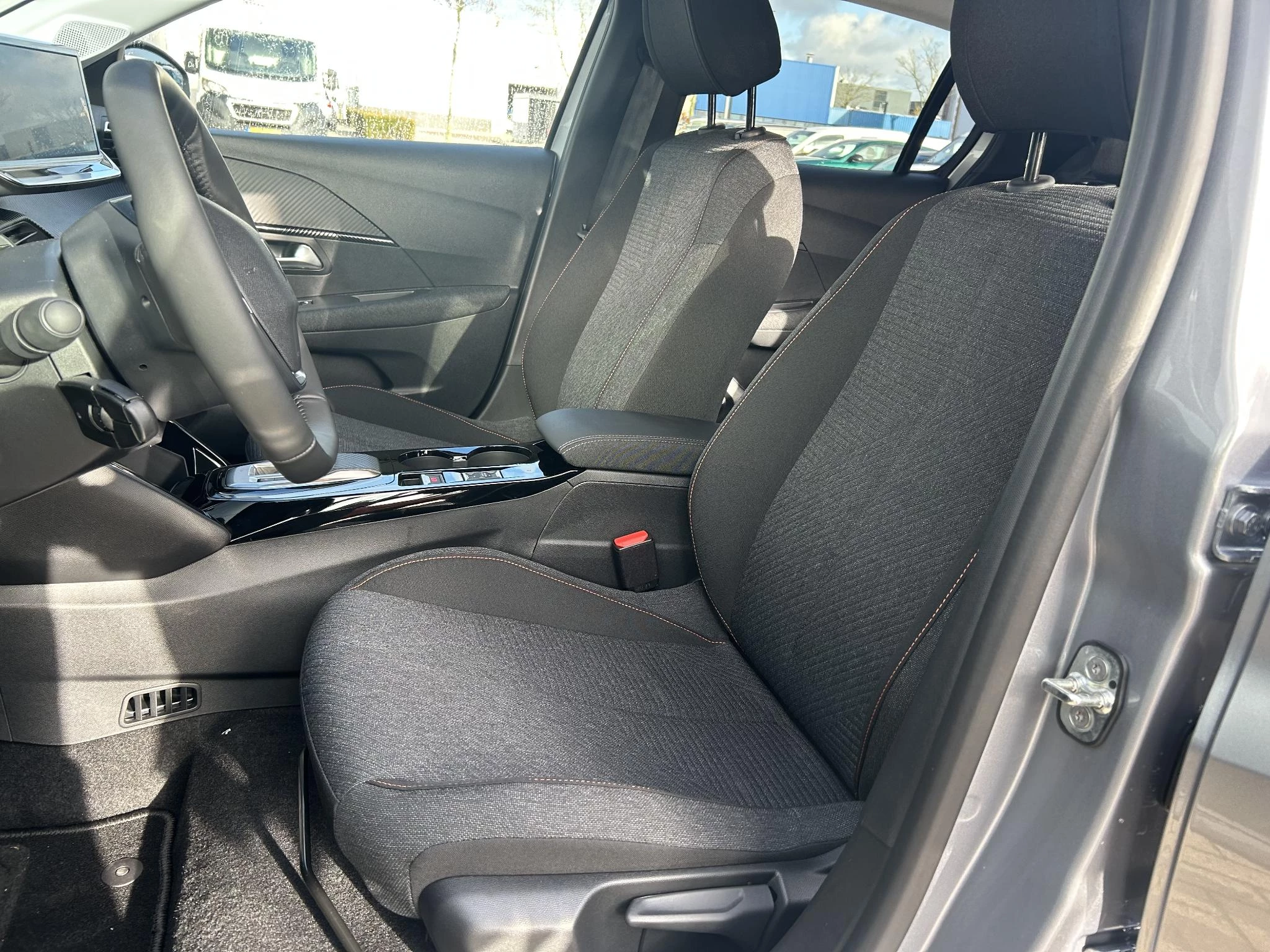 Peugeot-e-208-image-20