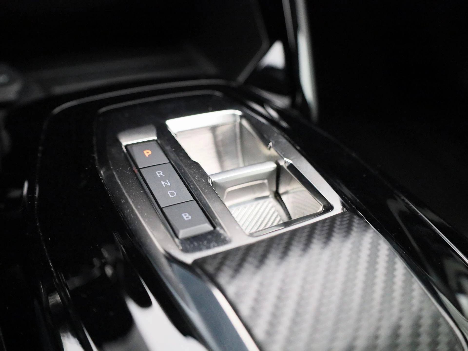 Peugeot-e-2008-image-27
