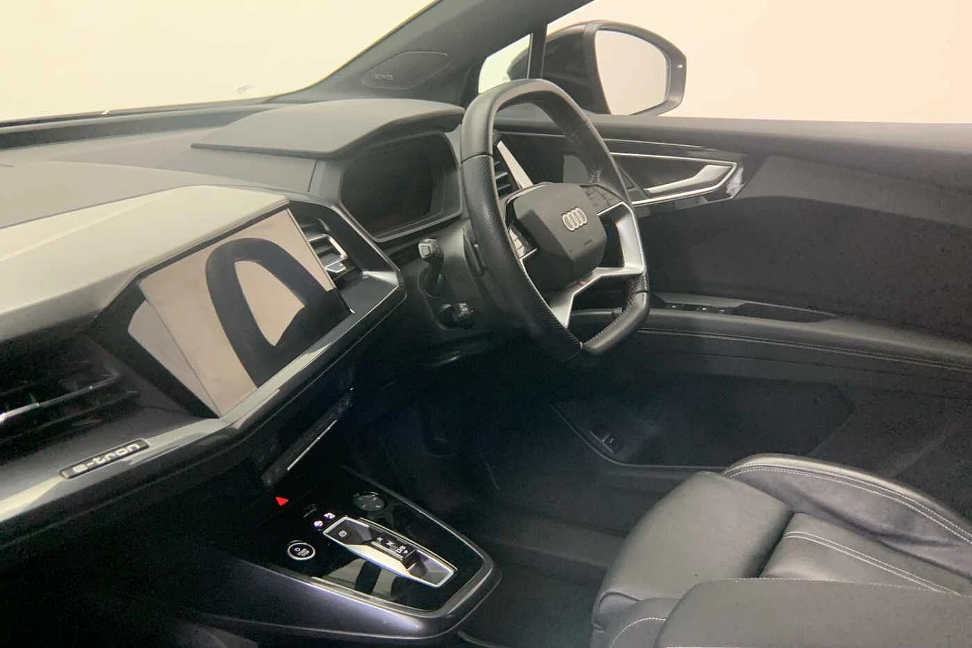 Audi-Q4 e-tron-image-1