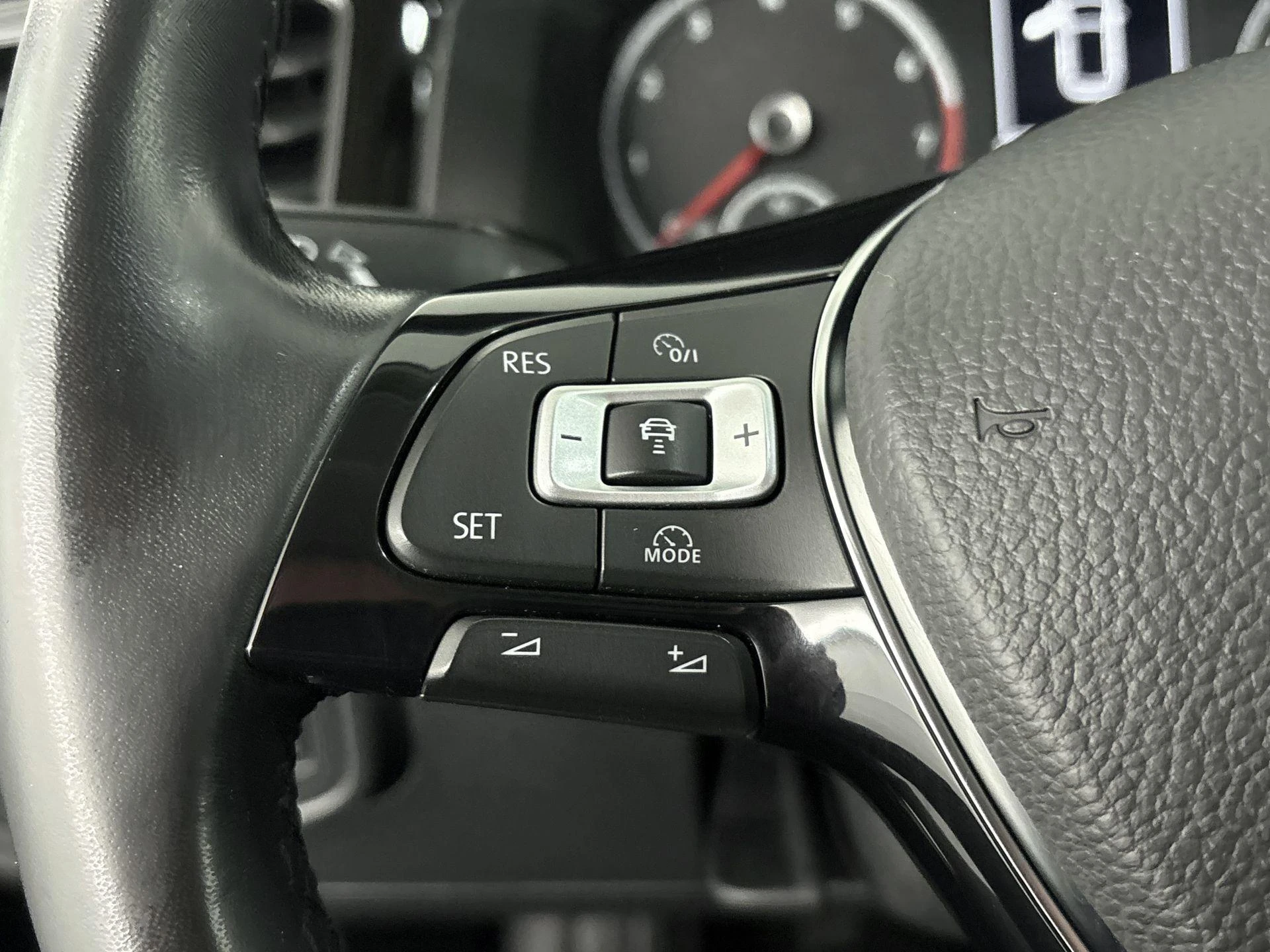 Volkswagen-Polo-image-5