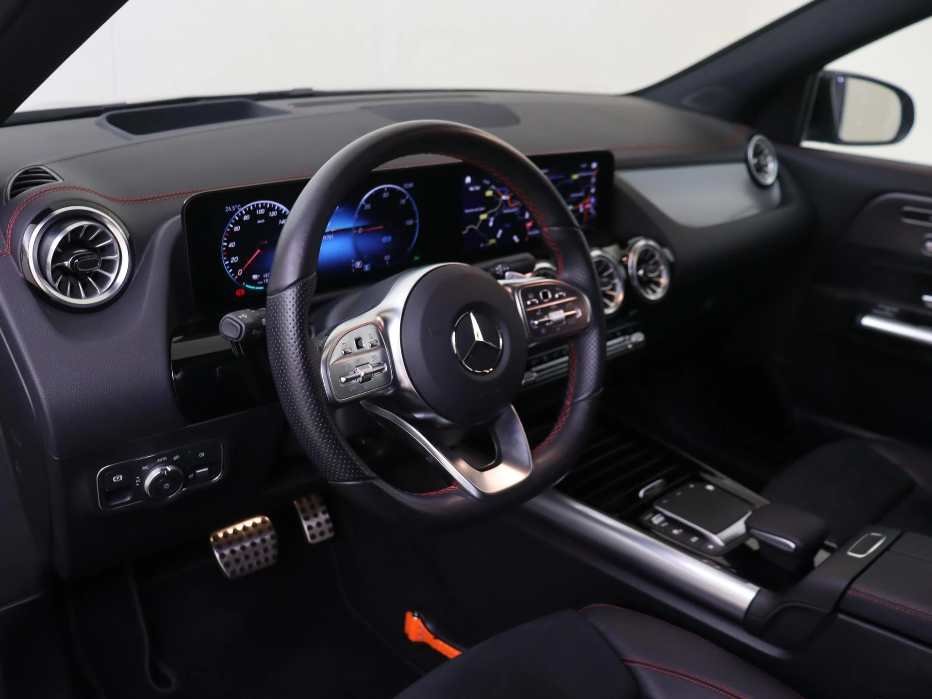 Mercedes-Benz-EQA-image-12