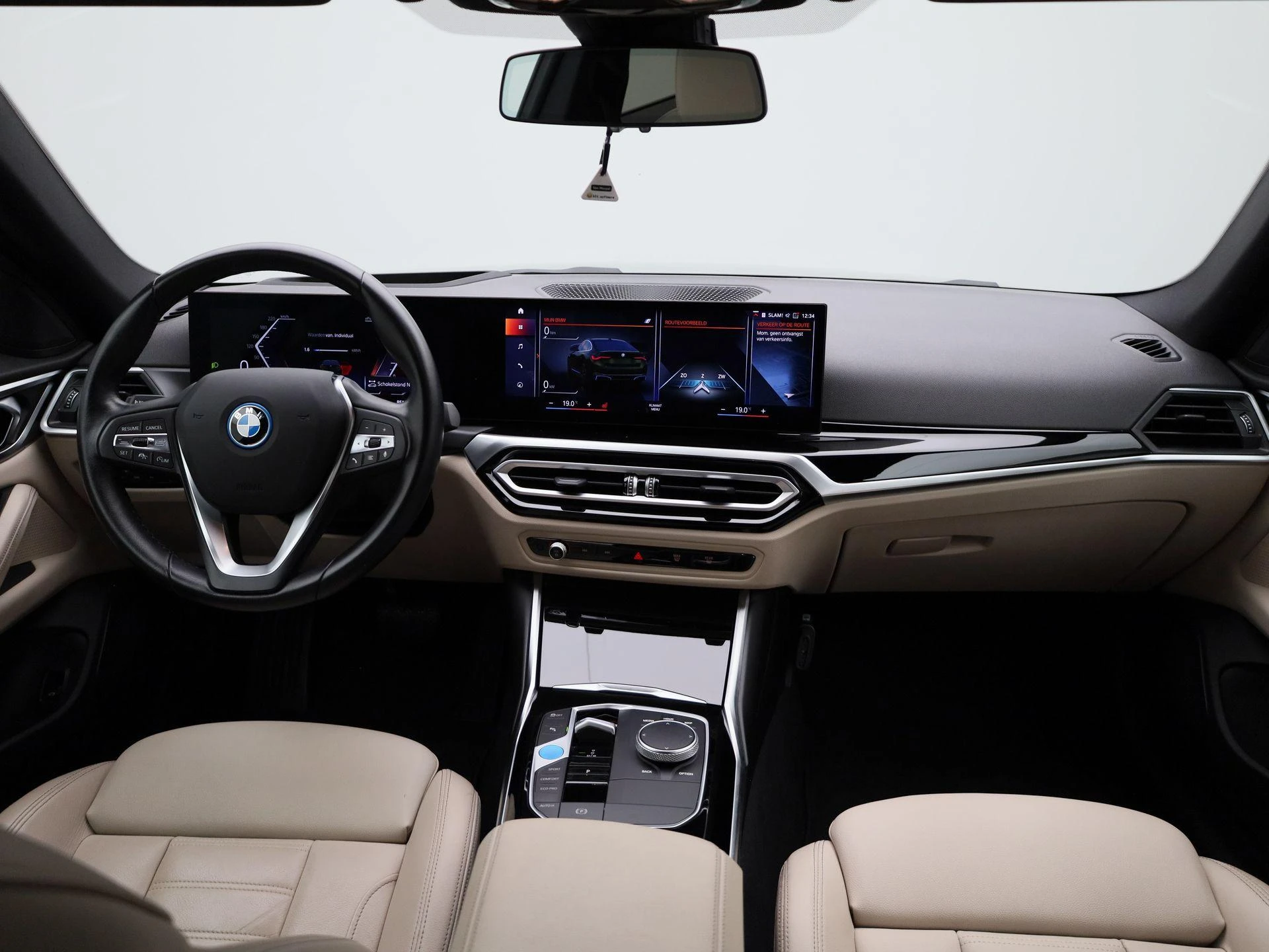 BMW-i4-image-41