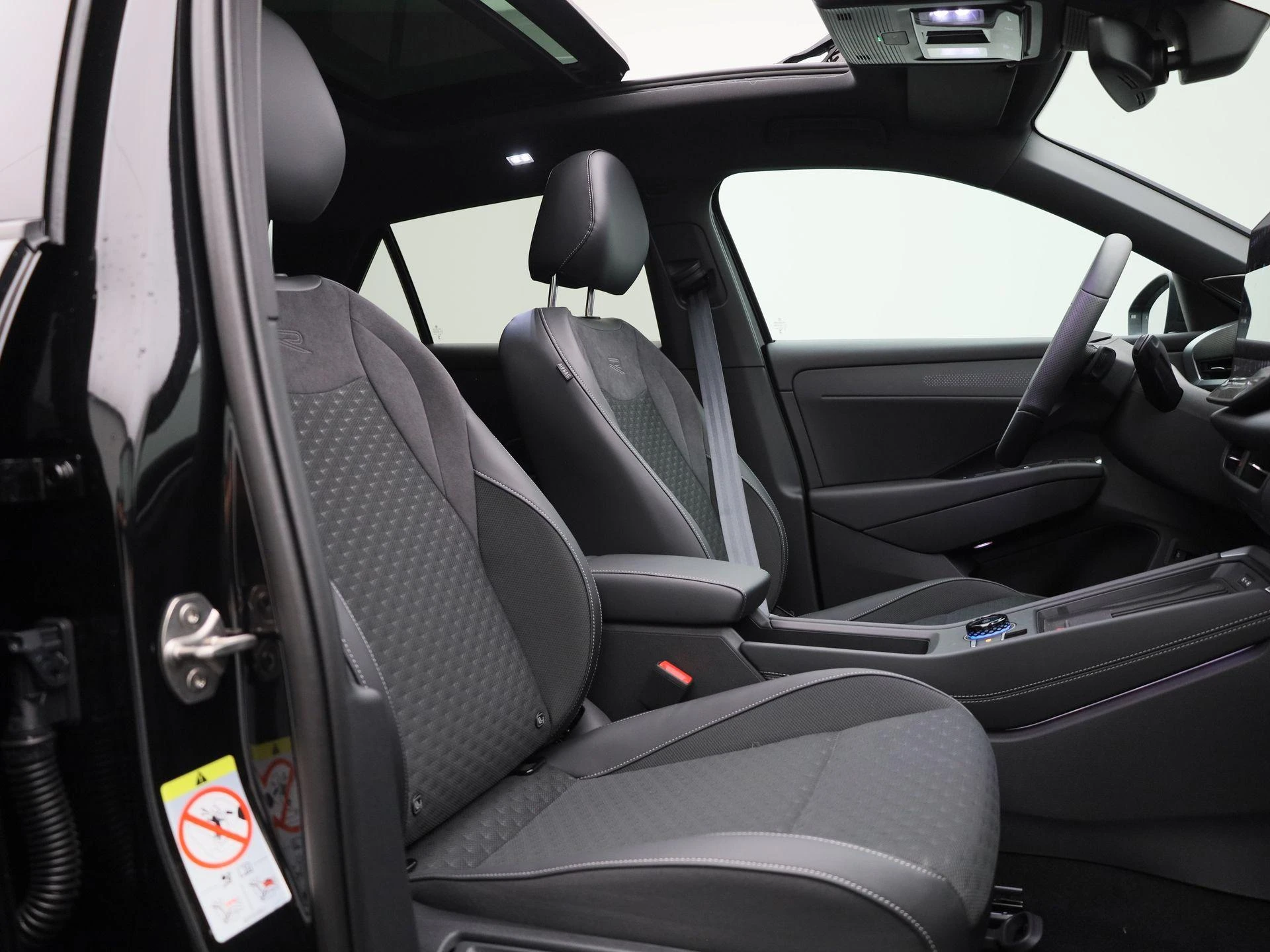 Volkswagen-T-Roc-image-40