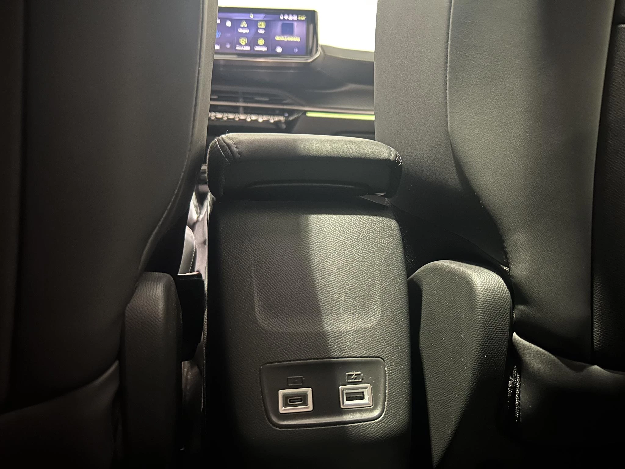 Peugeot e-2008 EV GT 54 kWh