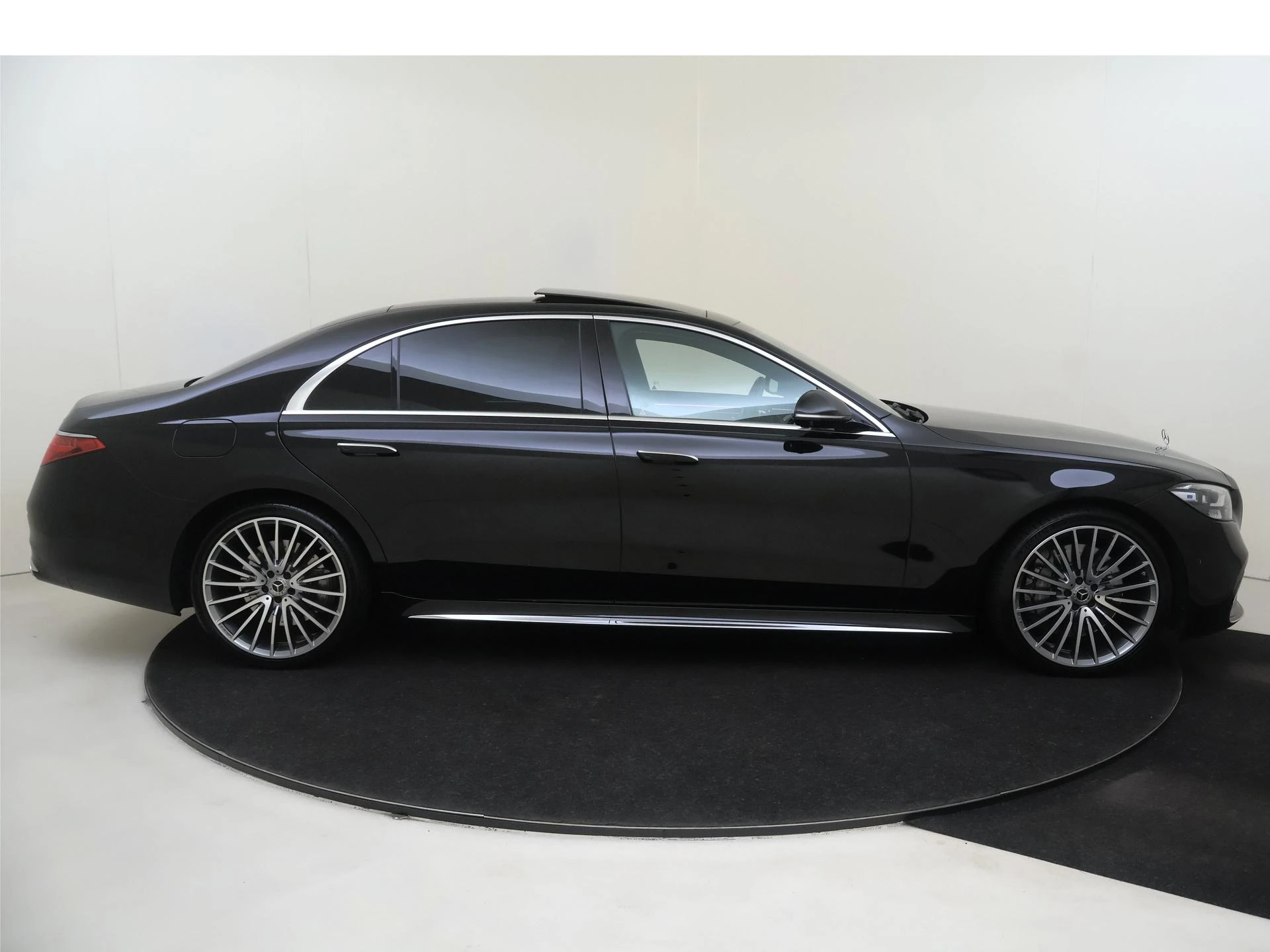 Mercedes-Benz-S-Klasse-image-8