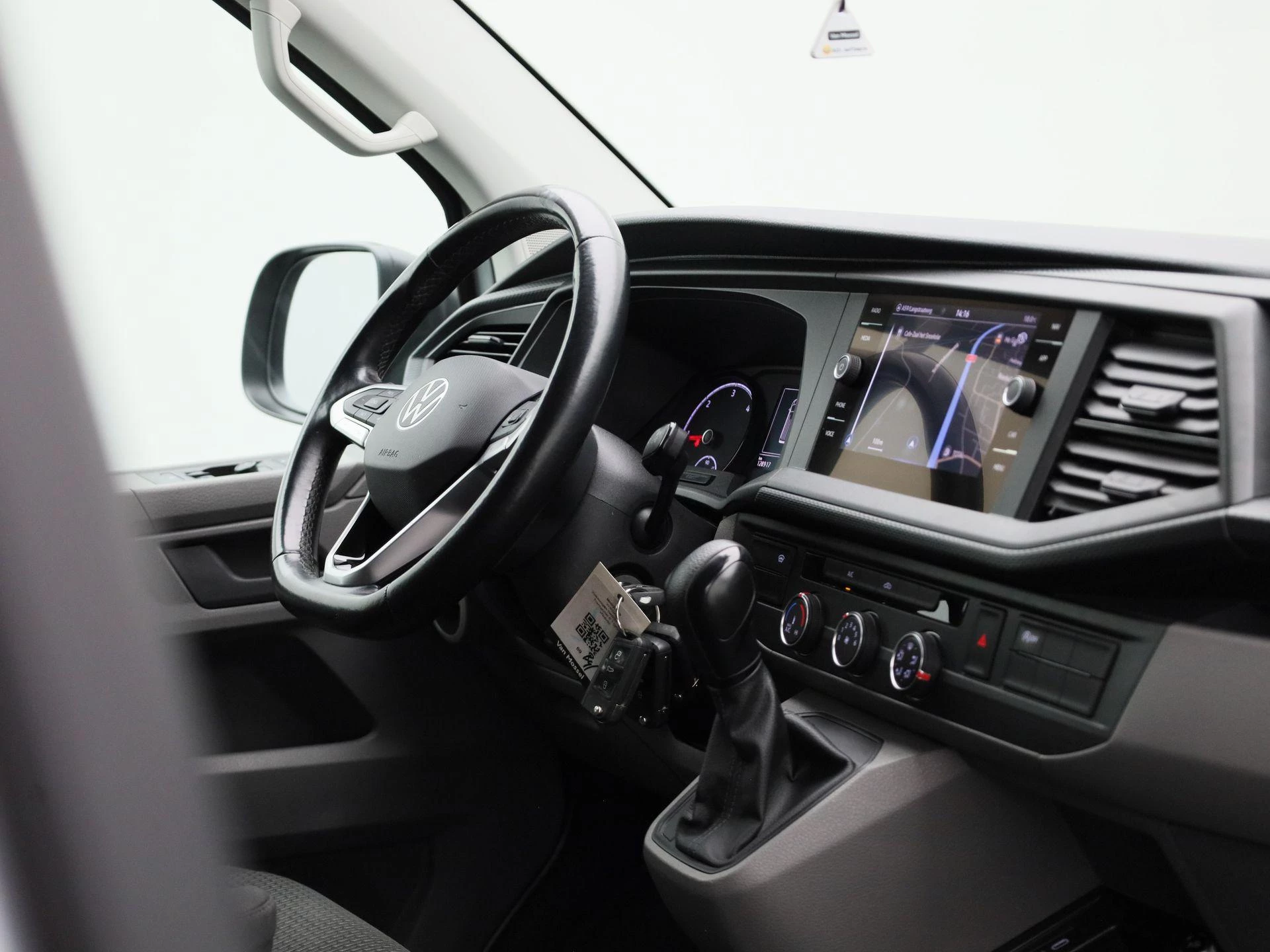 Volkswagen-Transporter-image-6