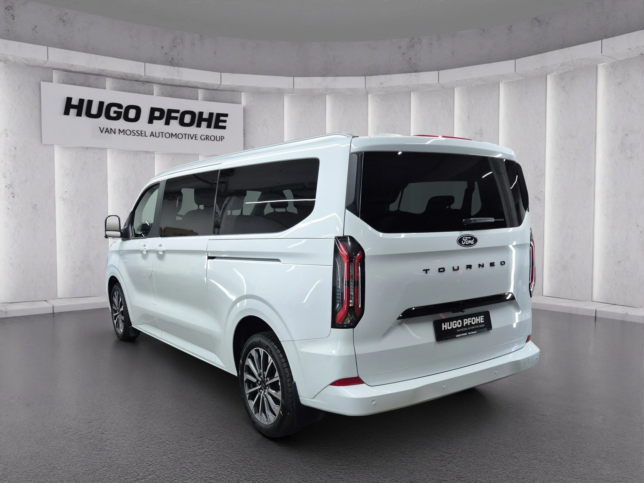 Ford-Tourneo Custom-image-2