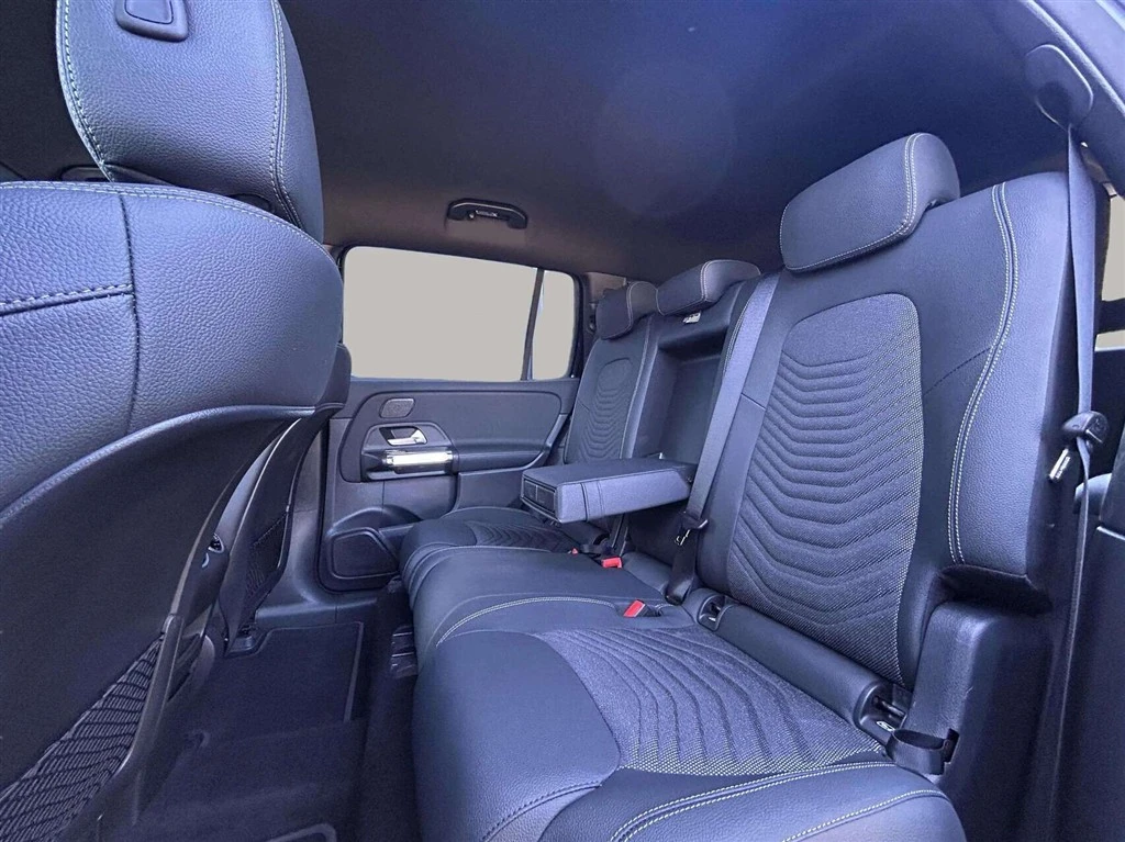 Mercedes-Benz-EQB-image-20