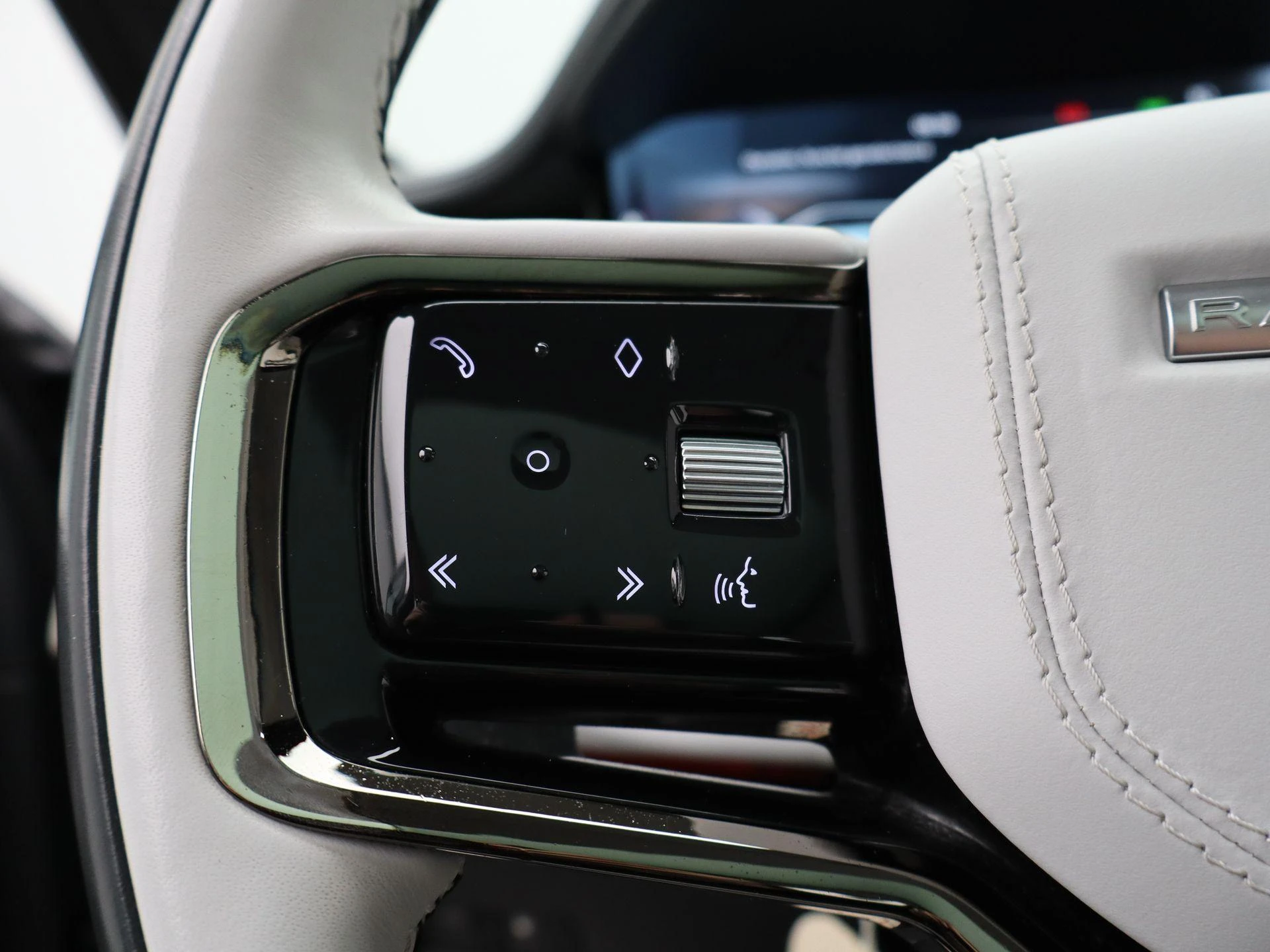 Land Rover-Range Rover Sport-image-26