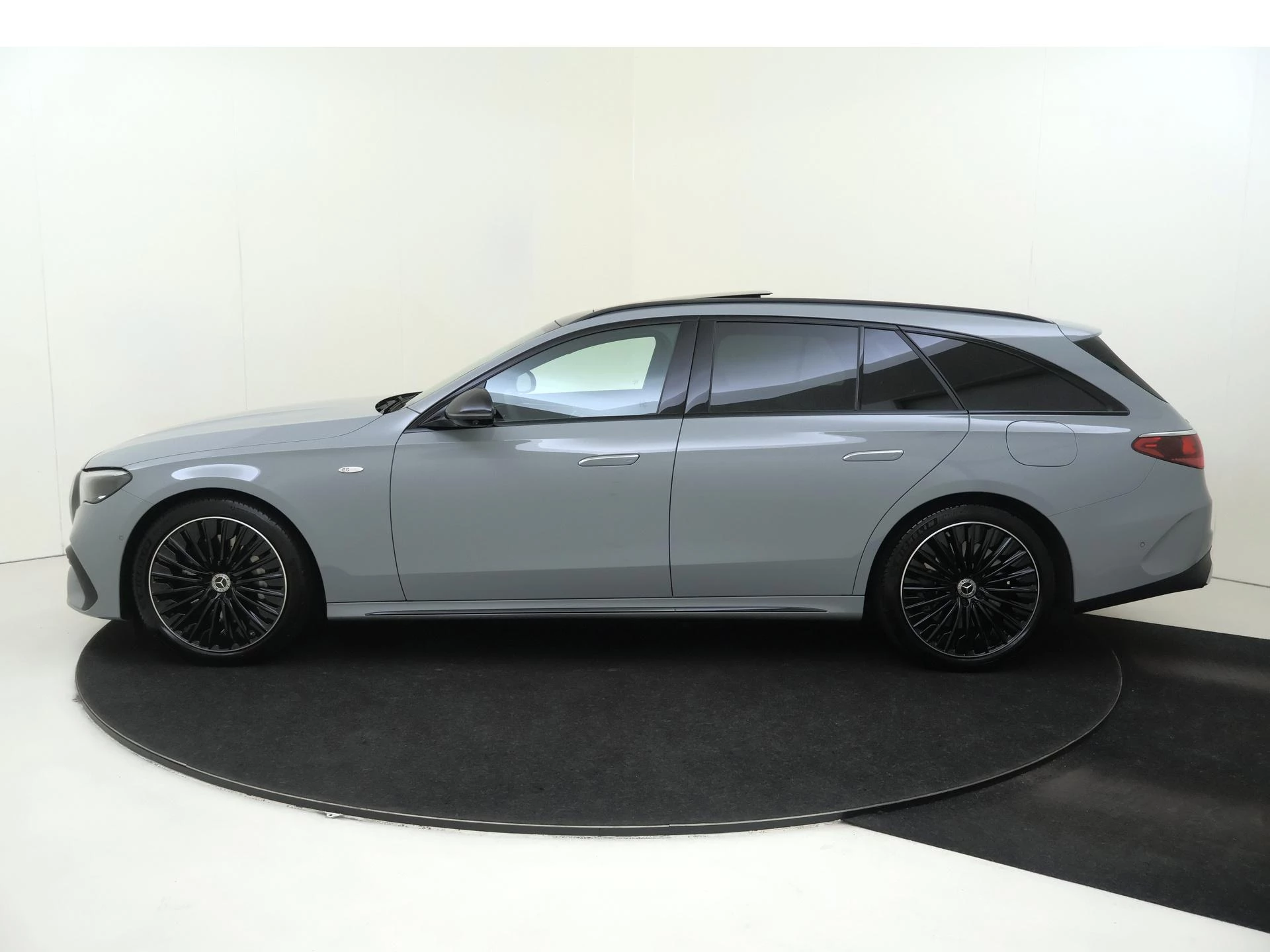 Mercedes-Benz-E-Klasse-image-7