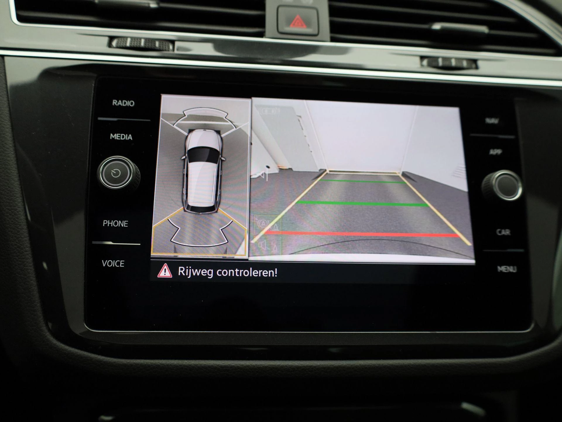 Volkswagen-Tiguan-image-37