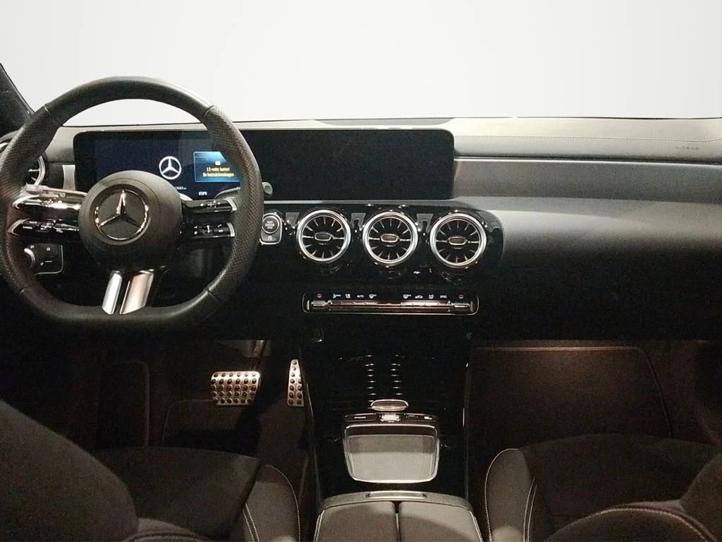 Mercedes-Benz-CLA 200 d-image-17