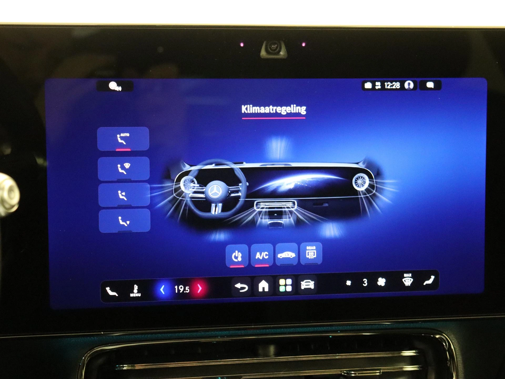 Mercedes-Benz-CLA-image-17