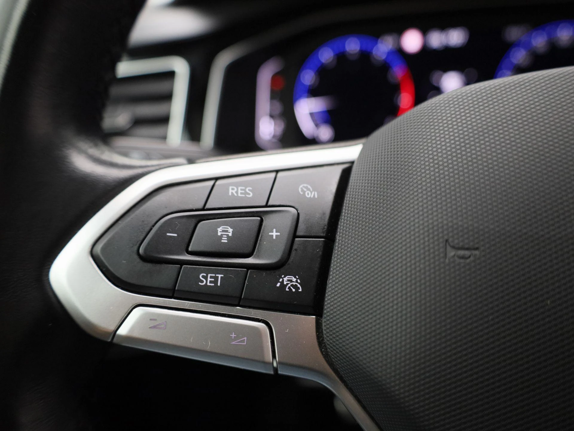 Volkswagen-Polo-image-16
