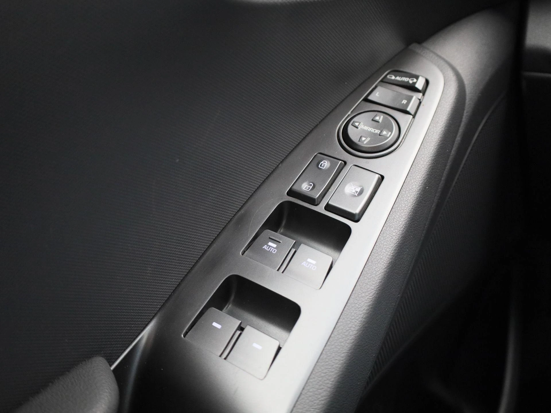 Hyundai-IONIQ-image-28