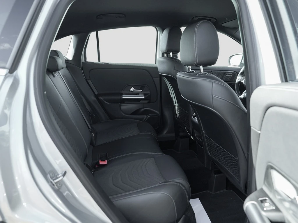 Mercedes-Benz-GLA-image-9