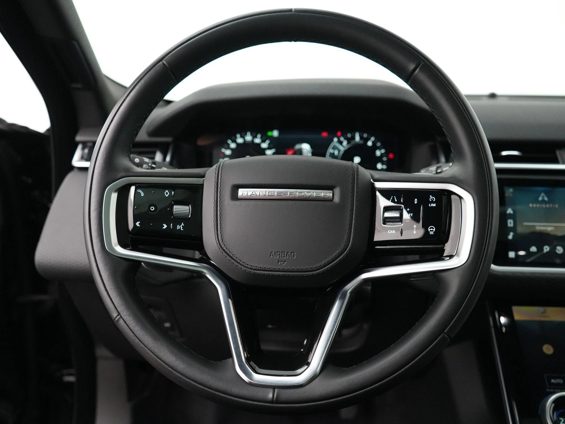 Land Rover-Range Rover Velar-image-9