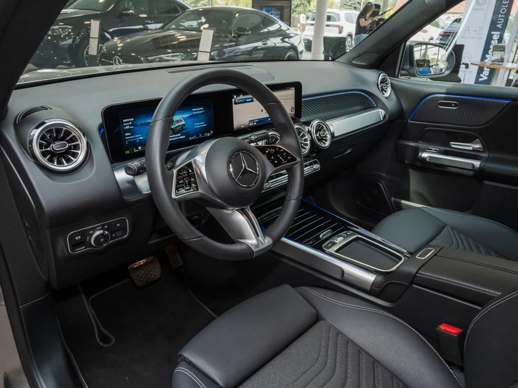 Mercedes-Benz-GLB 200 d-image-8