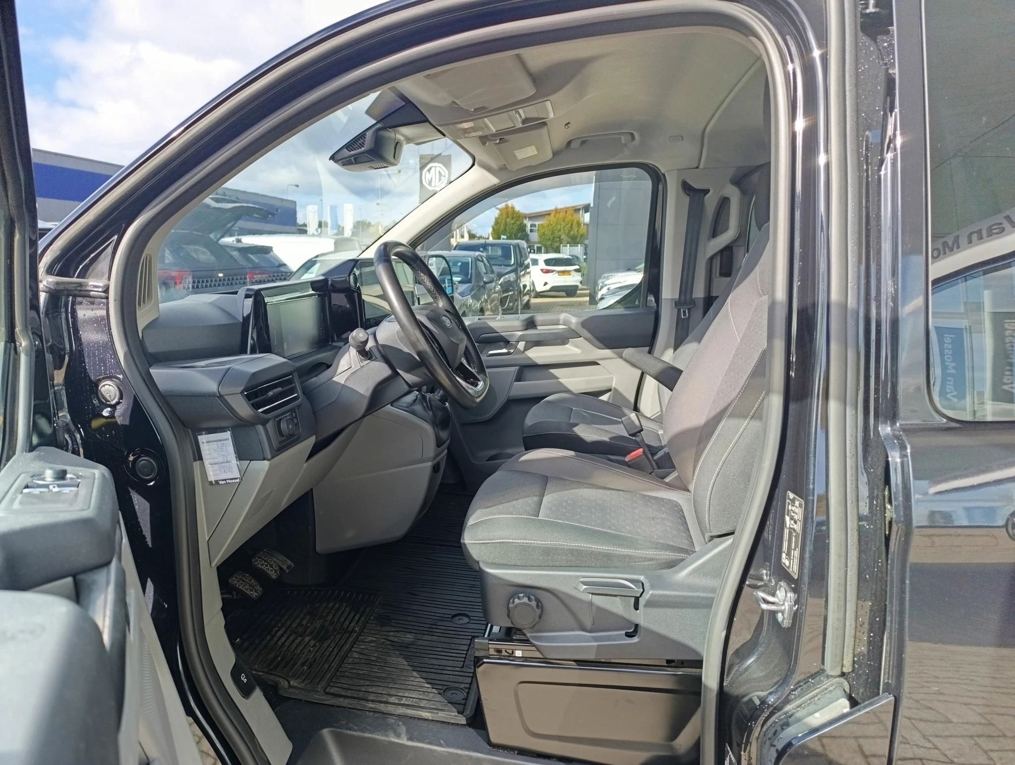 Ford-Transit Custom-image-10