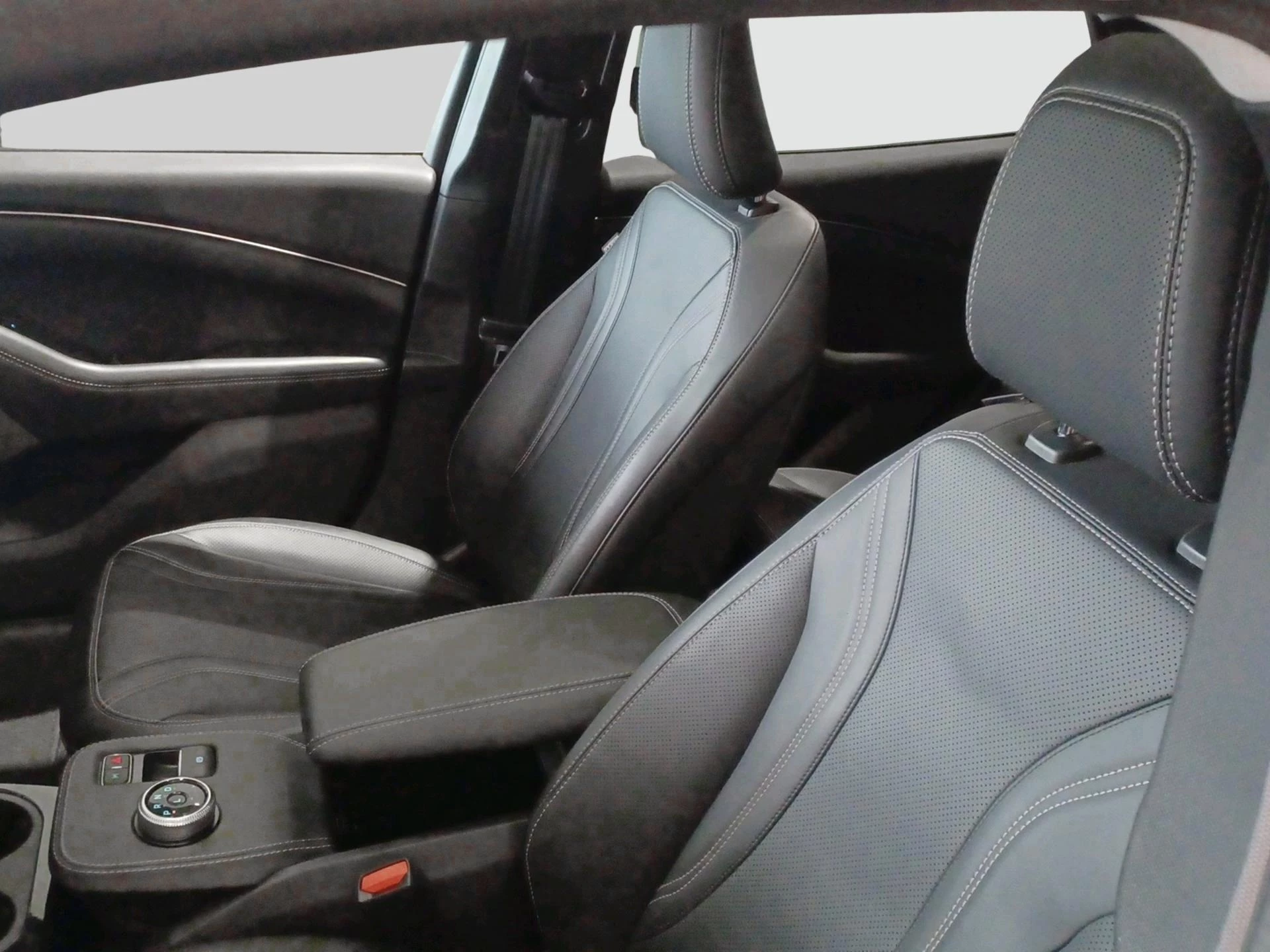 Ford Mustang Mach-E 99kWh 216kW Extended Range RWD