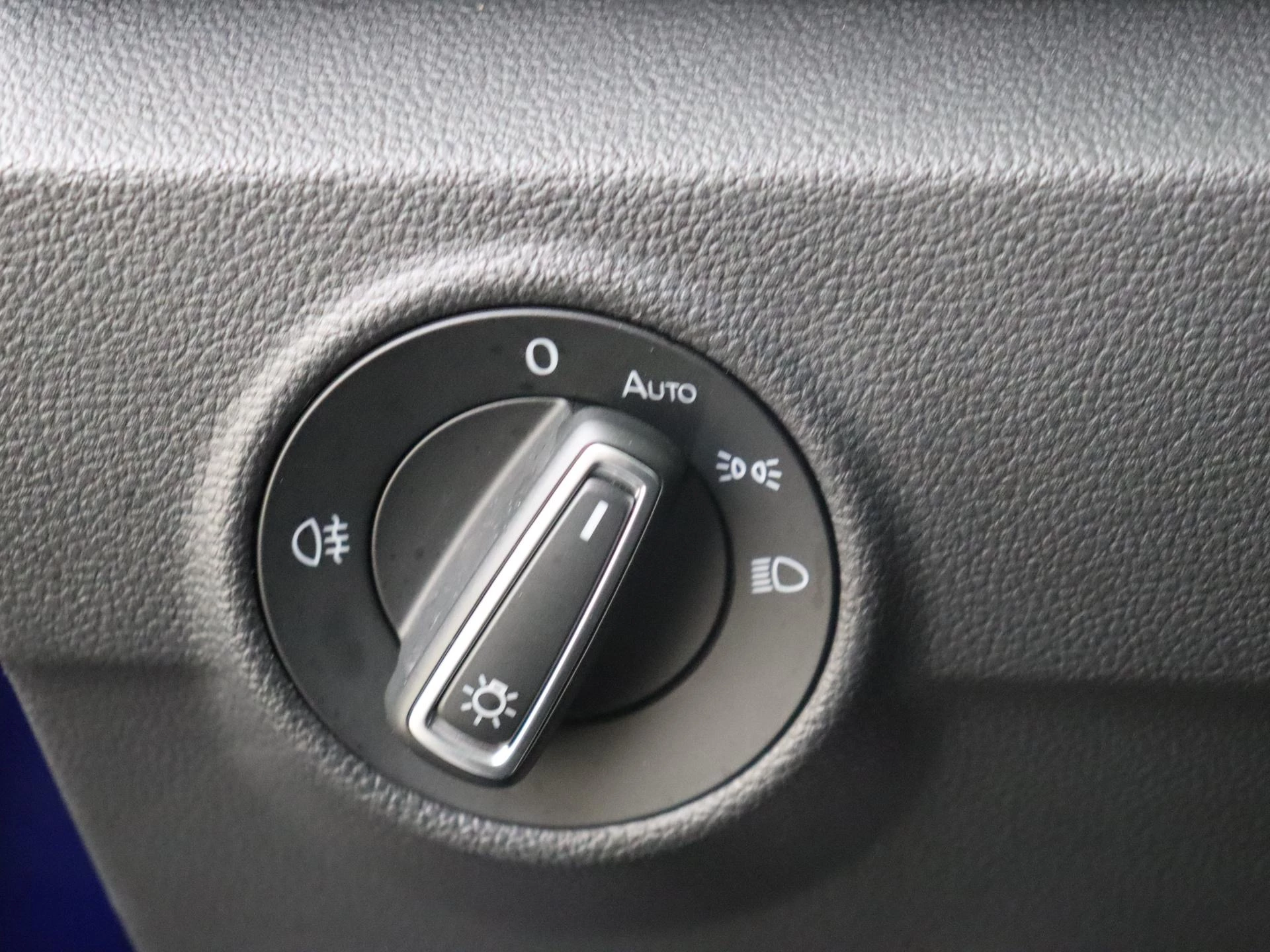 Volkswagen-T-Roc-image-23